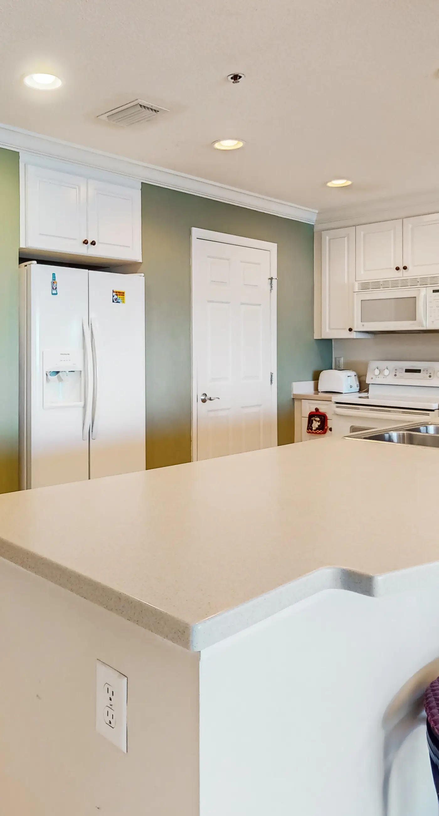 Gulf-front Condo w/ Shared Pool & Hot Tub, Ocean Views, WiFi, and Washer/Dryer