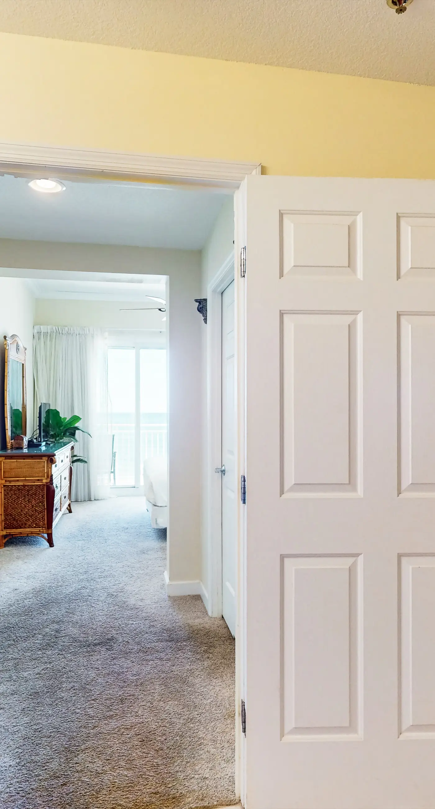 Gulf-front Condo w/ Shared Pool & Hot Tub, Ocean Views, WiFi, and Washer/Dryer