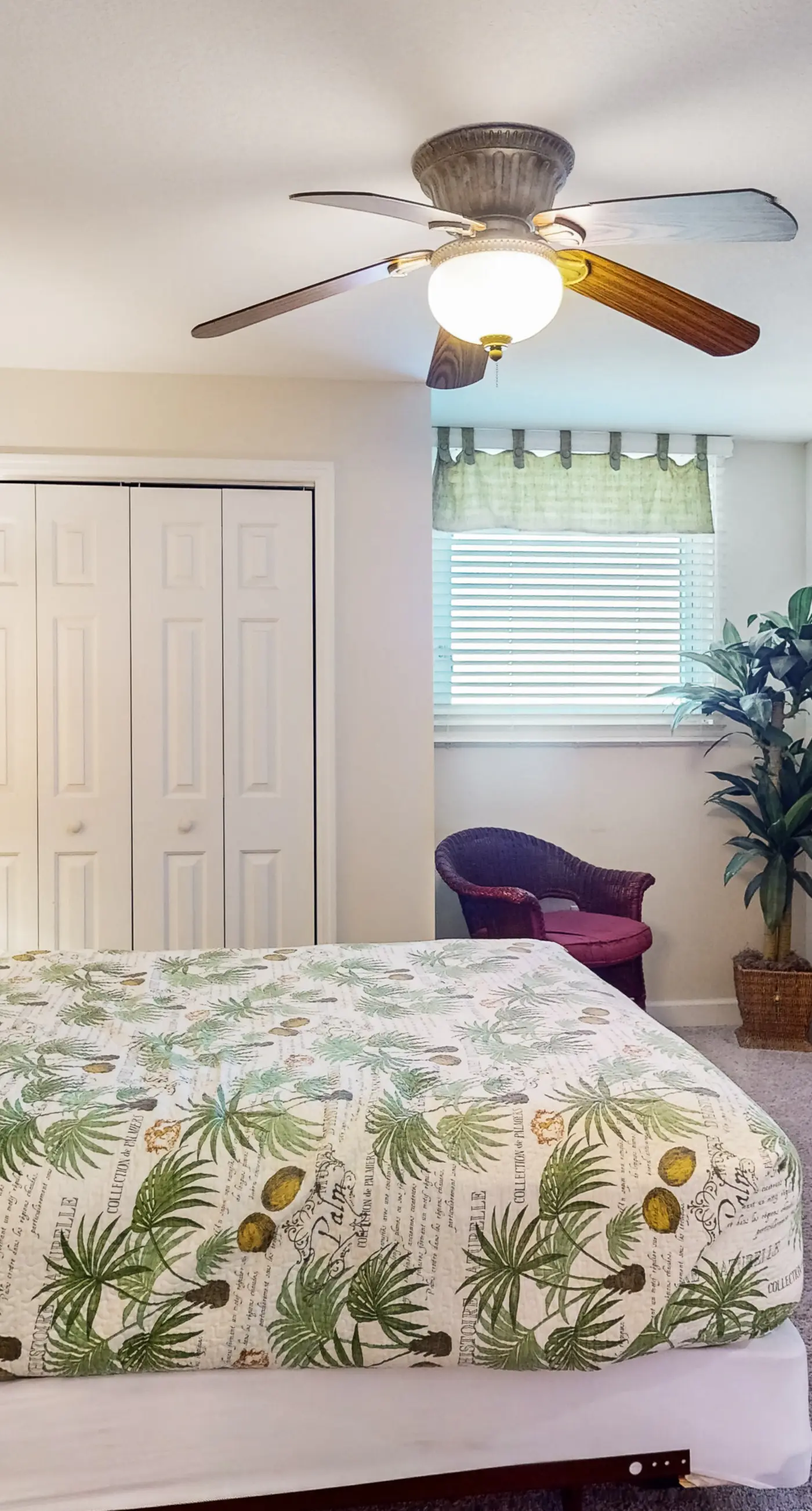 Gulf-front Condo w/ Shared Pool & Hot Tub, Ocean Views, WiFi, and Washer/Dryer