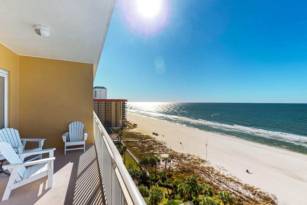 Gulf-front Condo w/ Shared Pool & Hot Tub, Ocean Views, WiFi, and Washer/Dryer