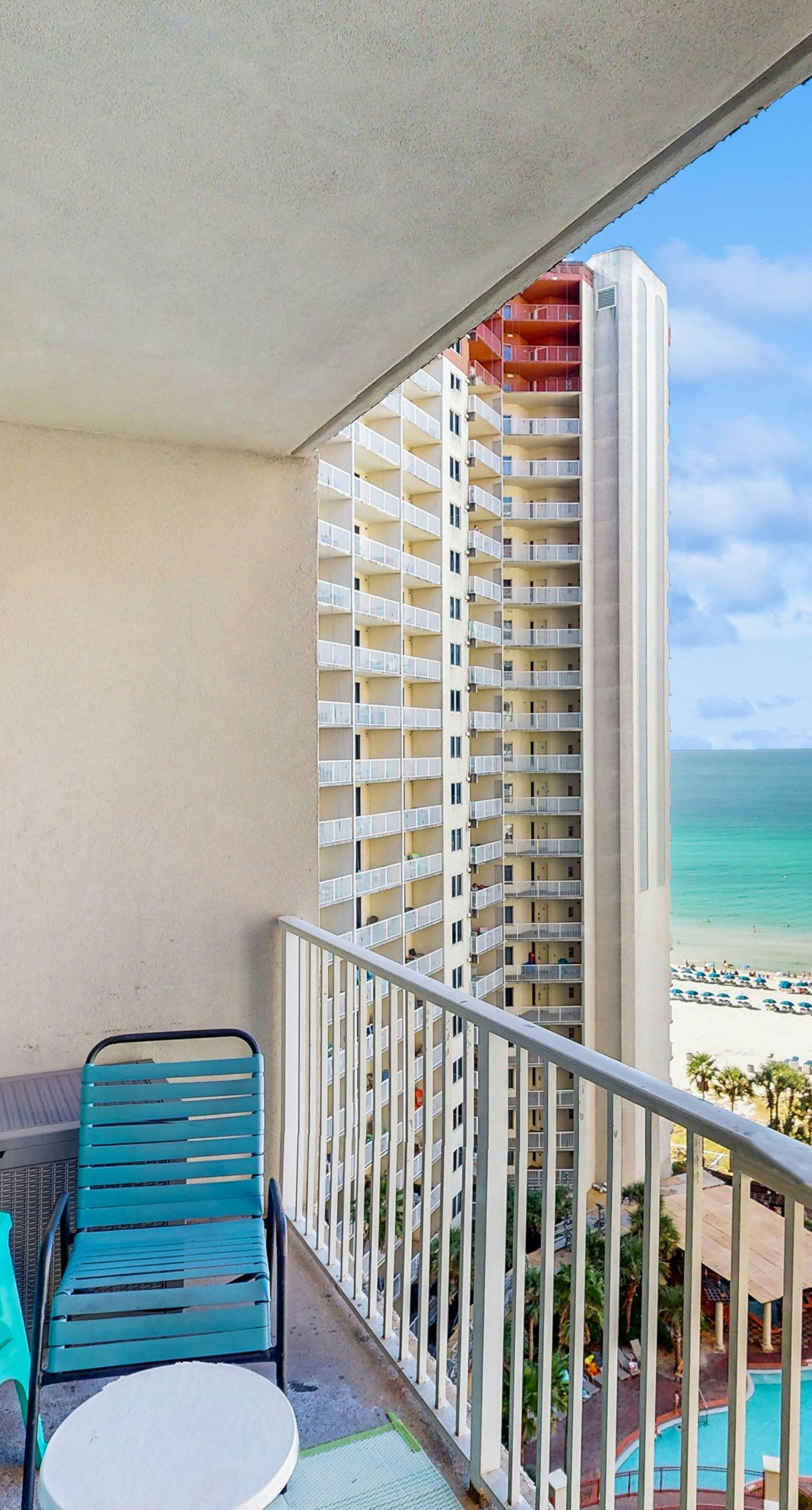 Gorgeous Beachfront Condo W/ Shared Pool/Hot Tub, Amazing Views & Beach Access