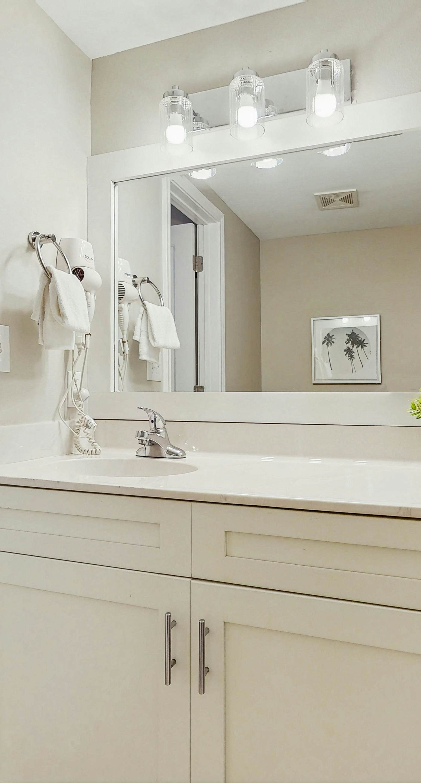 Gorgeous Beachfront Condo W/ Shared Pool/Hot Tub, Amazing Views & Beach Access