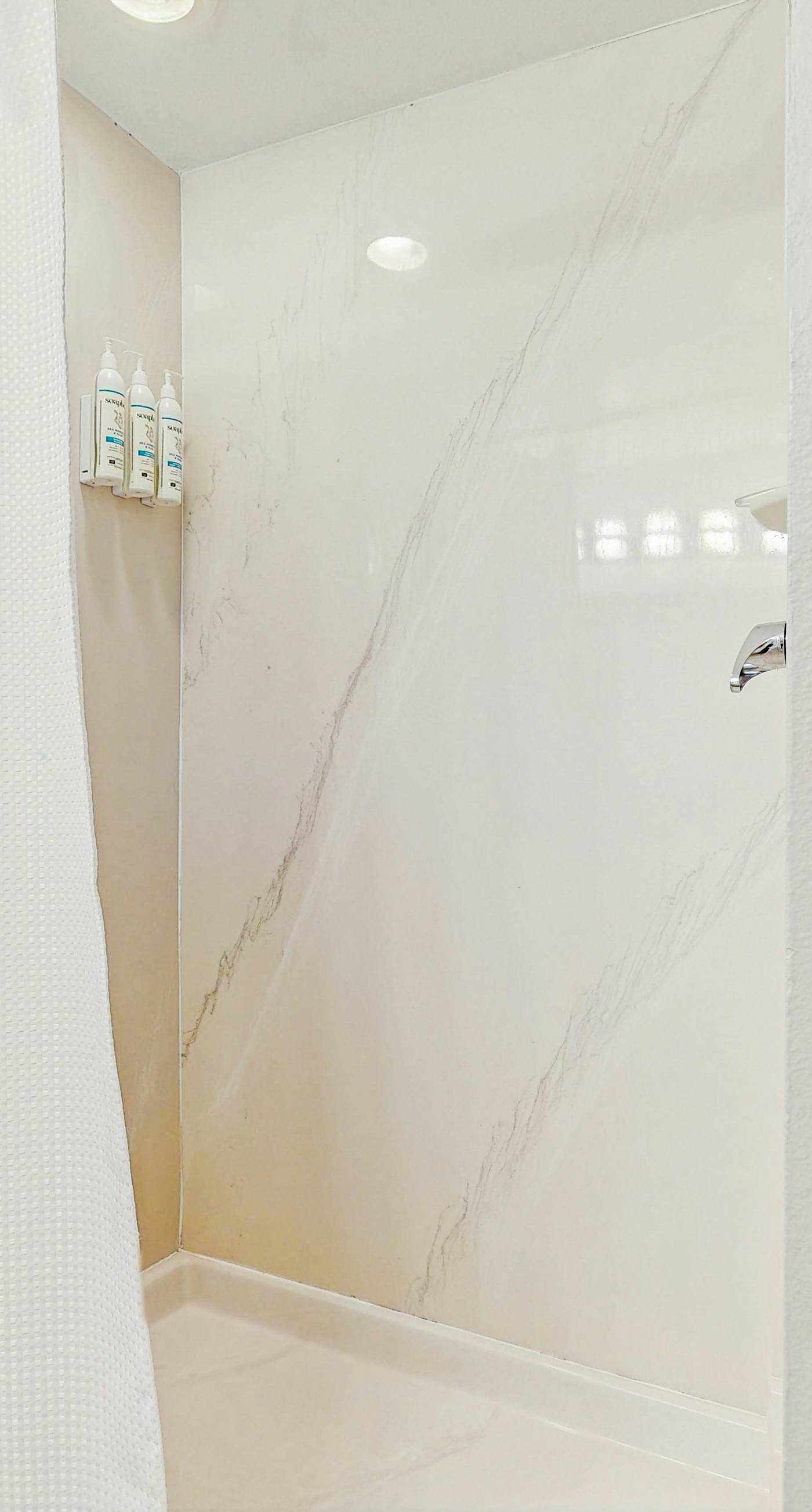 Gorgeous Beachfront Condo W/ Shared Pool/Hot Tub, Amazing Views & Beach Access