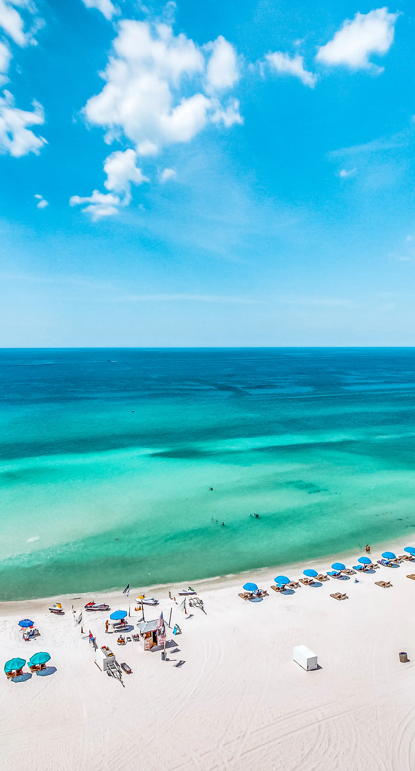 Beachfront condo with WiFi, balcony, central AC, pools, tennis, & fitness room