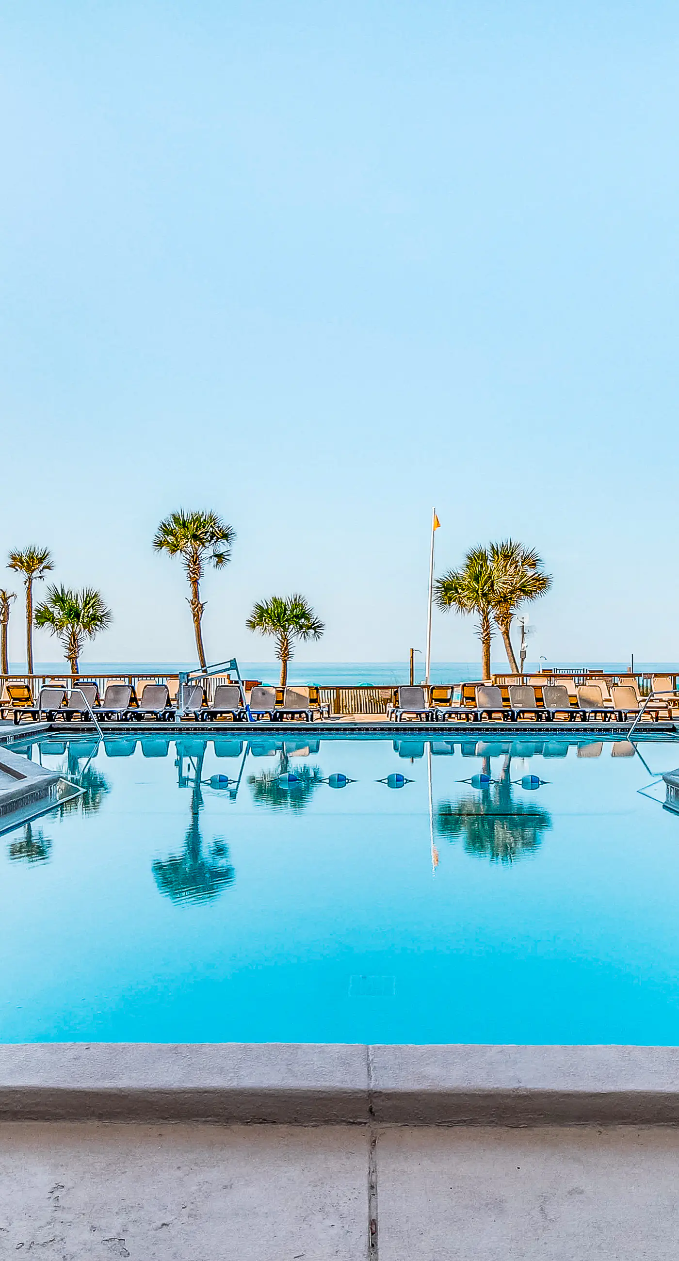 Beachfront condo with WiFi, balcony, central AC, pools, tennis, & fitness room