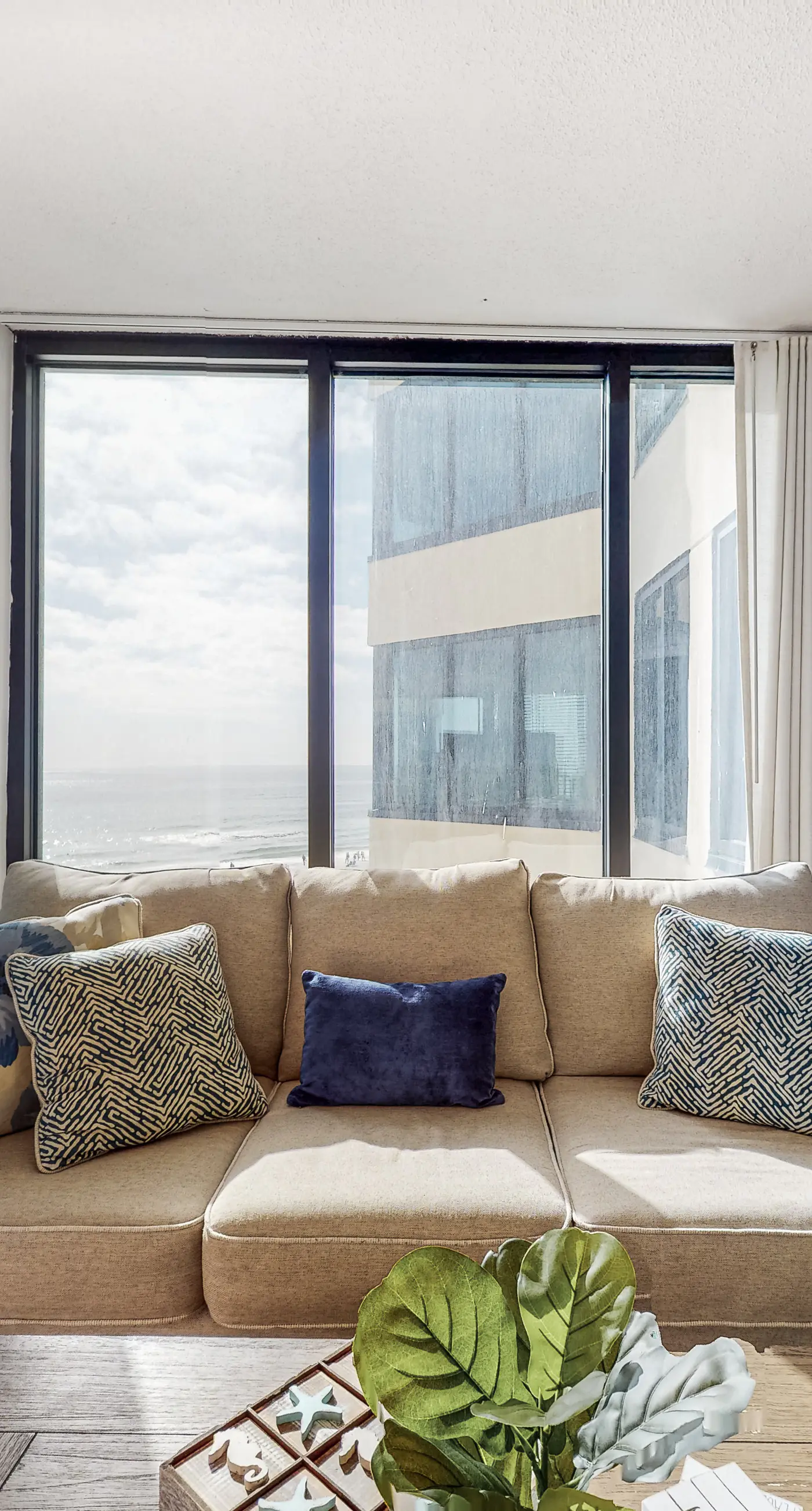 Beachfront condo with WiFi, balcony, central AC, pools, tennis, & fitness room