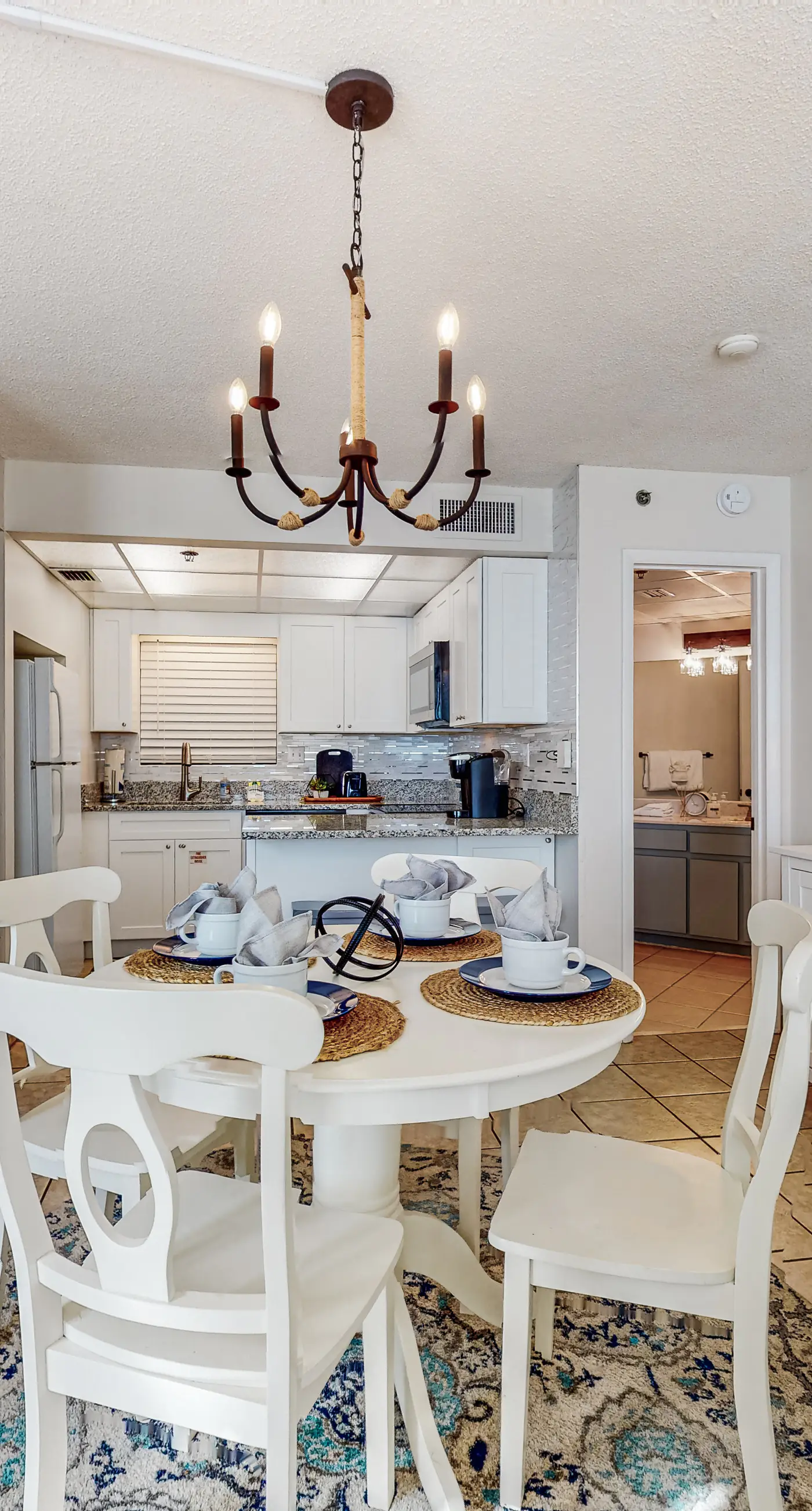 Beachfront condo with WiFi, balcony, central AC, pools, tennis, & fitness room