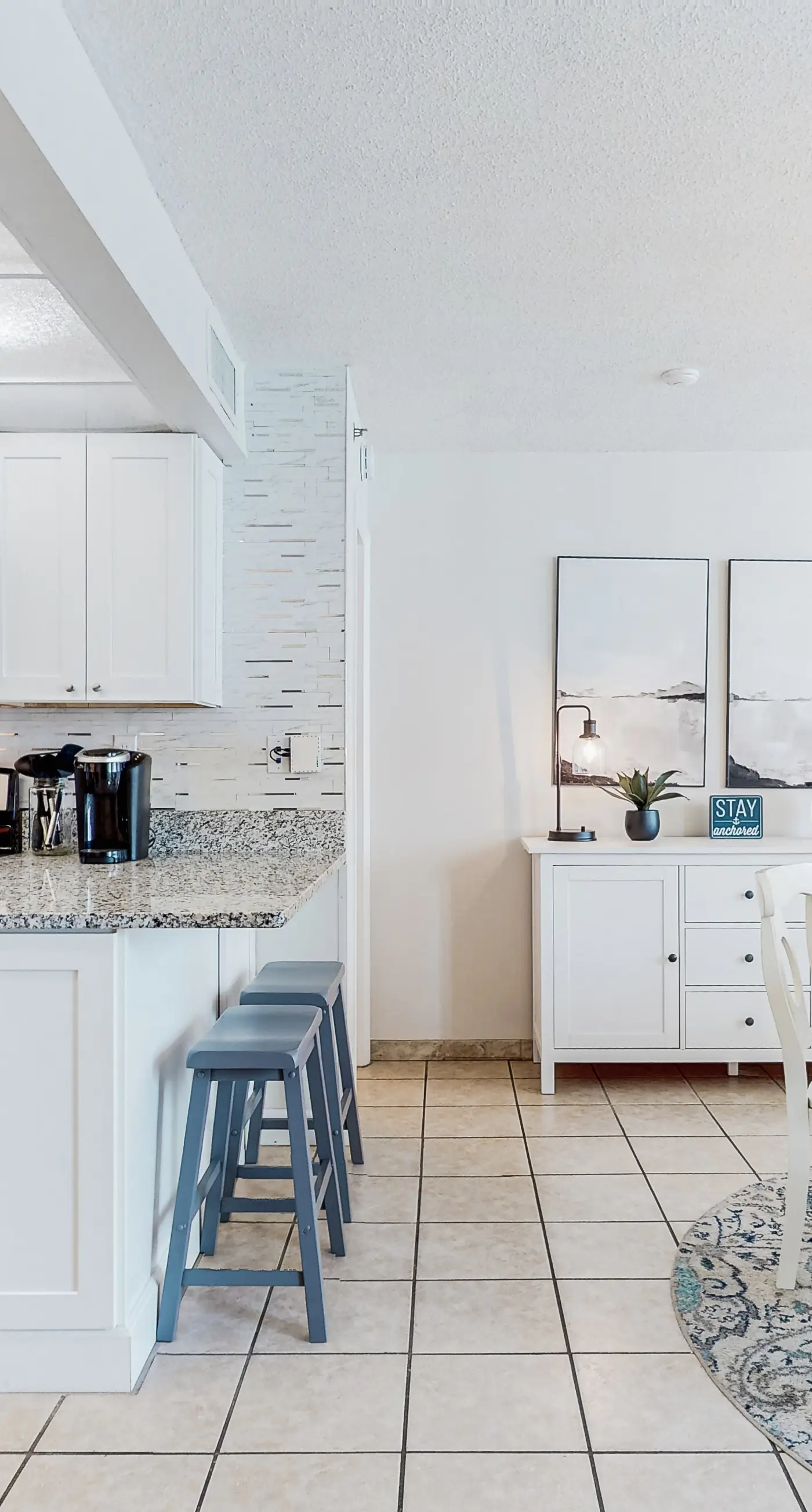 Beachfront condo with WiFi, balcony, central AC, pools, tennis, & fitness room