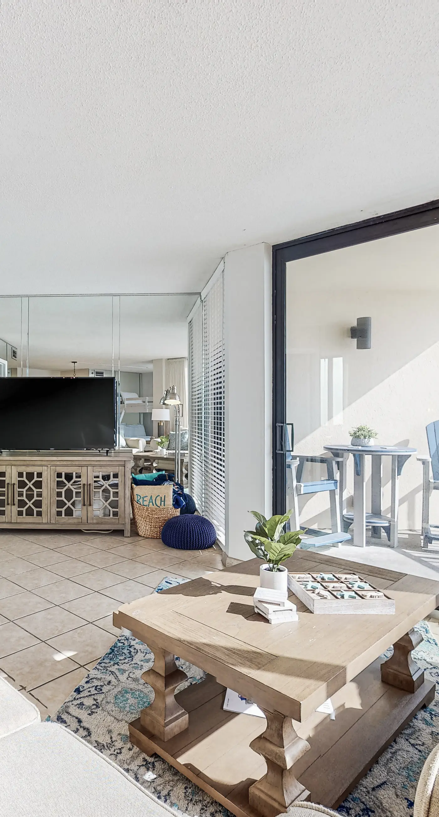 Beachfront condo with WiFi, balcony, central AC, pools, tennis, & fitness room