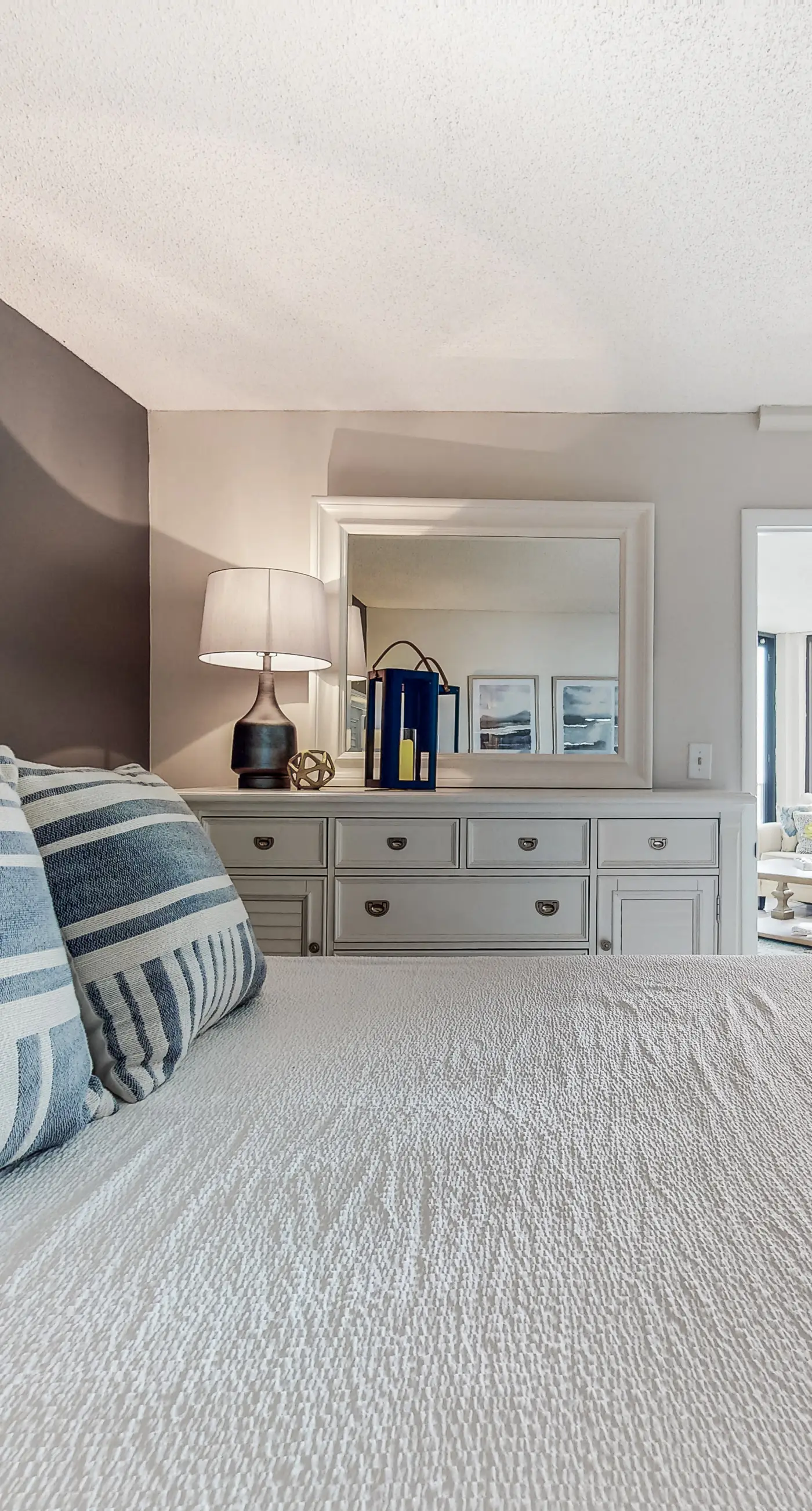 Beachfront condo with WiFi, balcony, central AC, pools, tennis, & fitness room