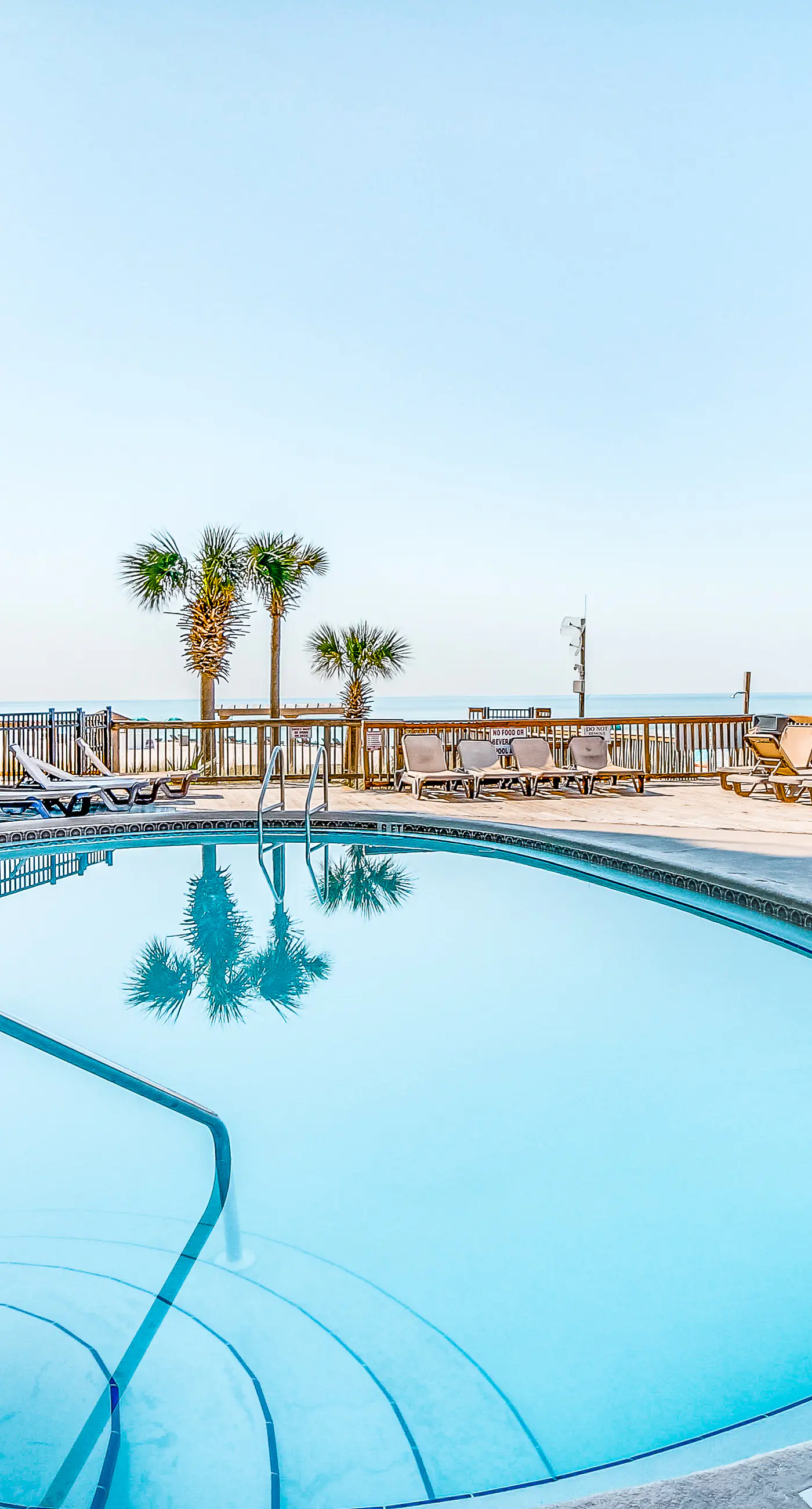 Beachfront condo with WiFi, balcony, central AC, pools, tennis, & fitness room