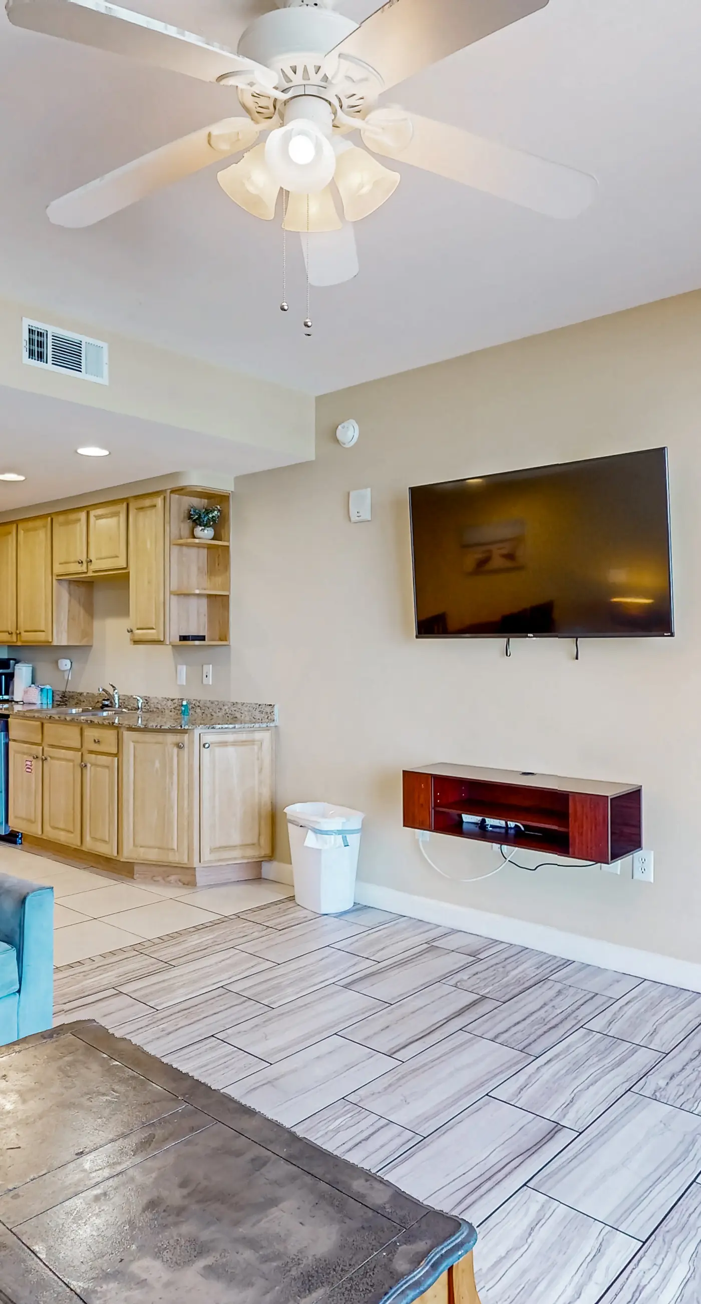 Convenient first-floor vacation suite with pool & hot tub access, free WiFi & AC