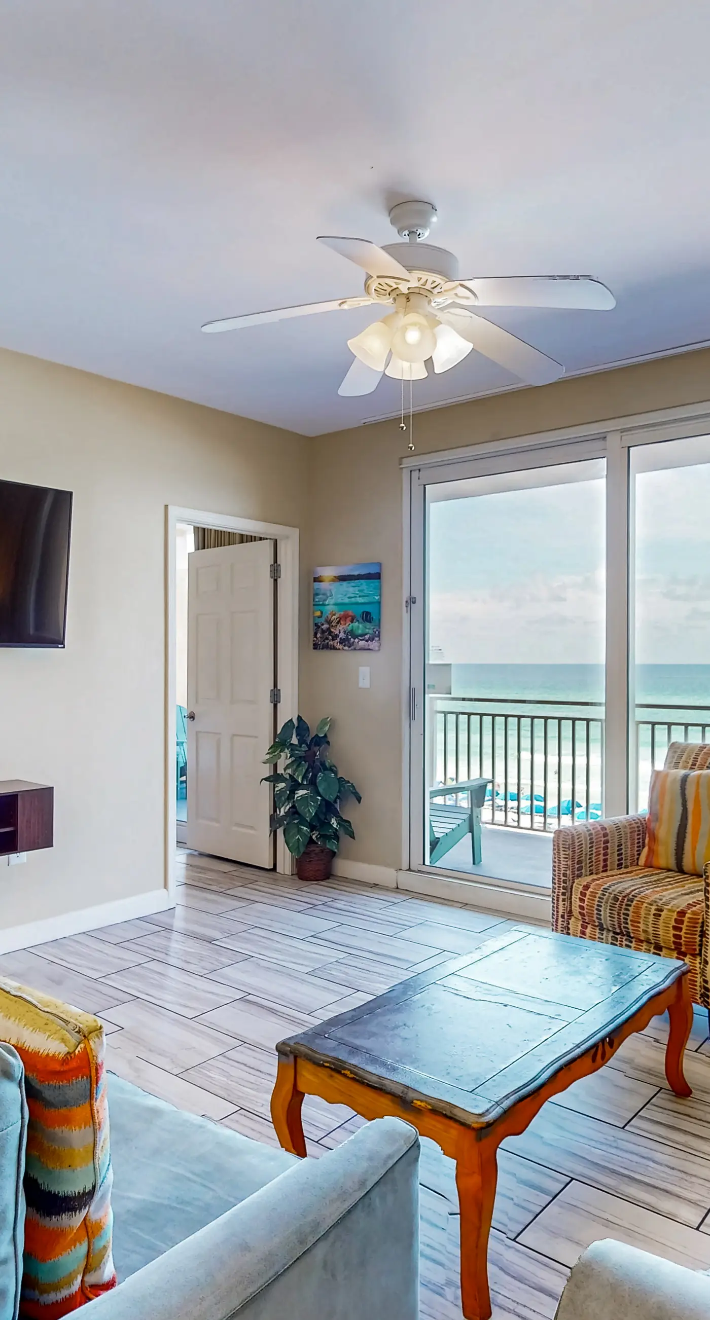 Convenient first-floor vacation suite with pool & hot tub access, free WiFi & AC