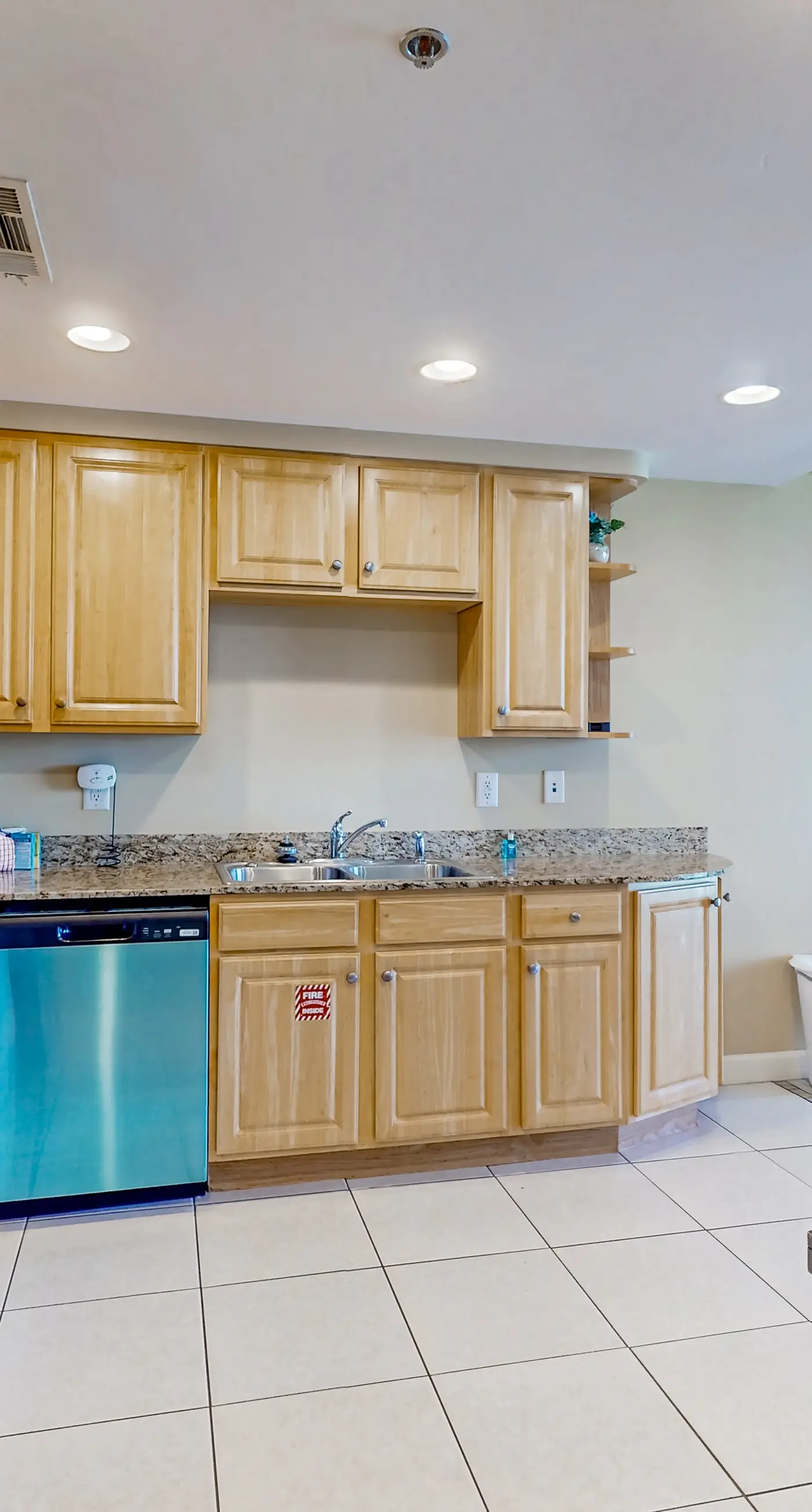 Convenient first-floor vacation suite with pool & hot tub access, free WiFi & AC