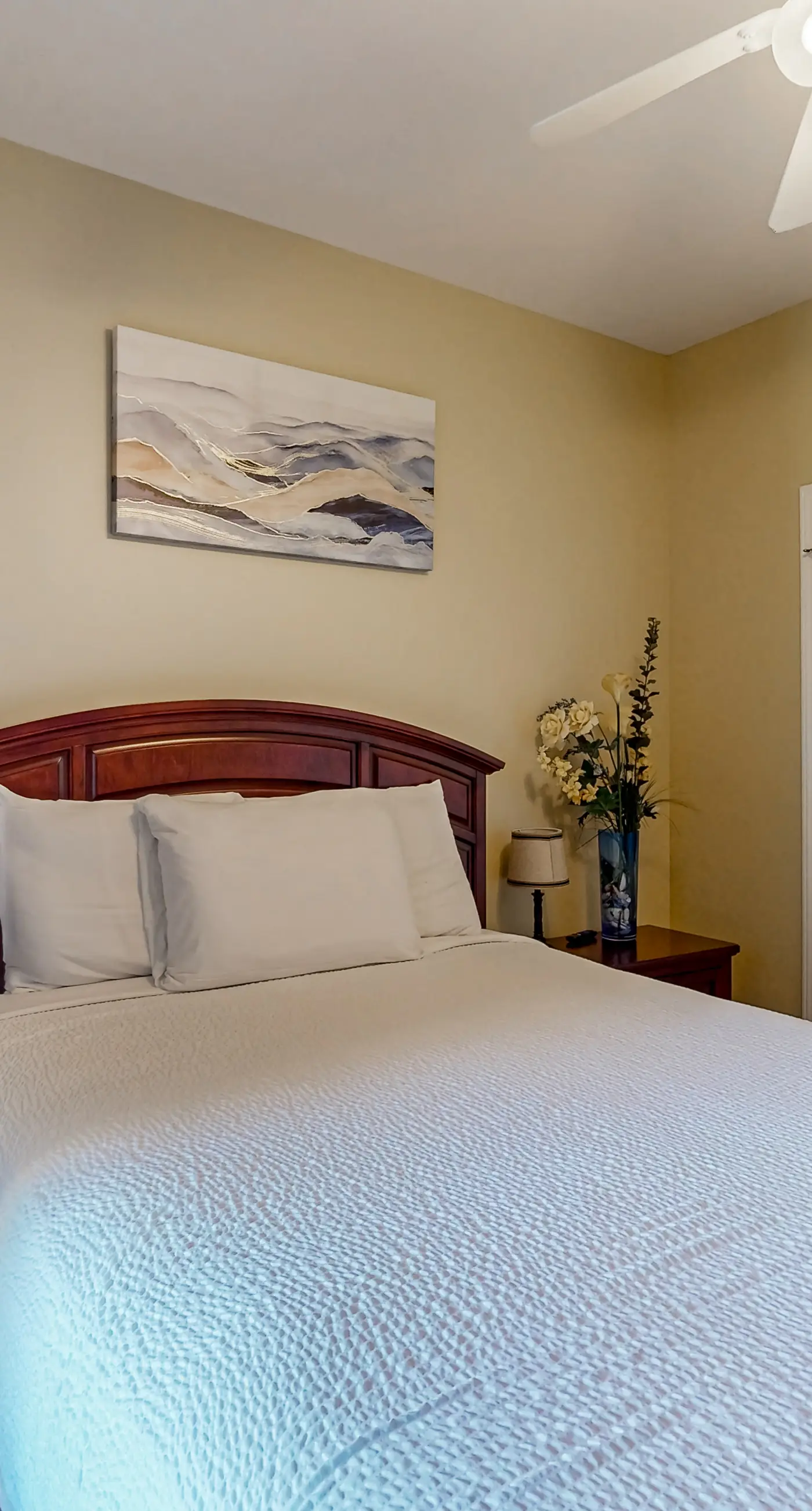 Convenient first-floor vacation suite with pool & hot tub access, free WiFi & AC