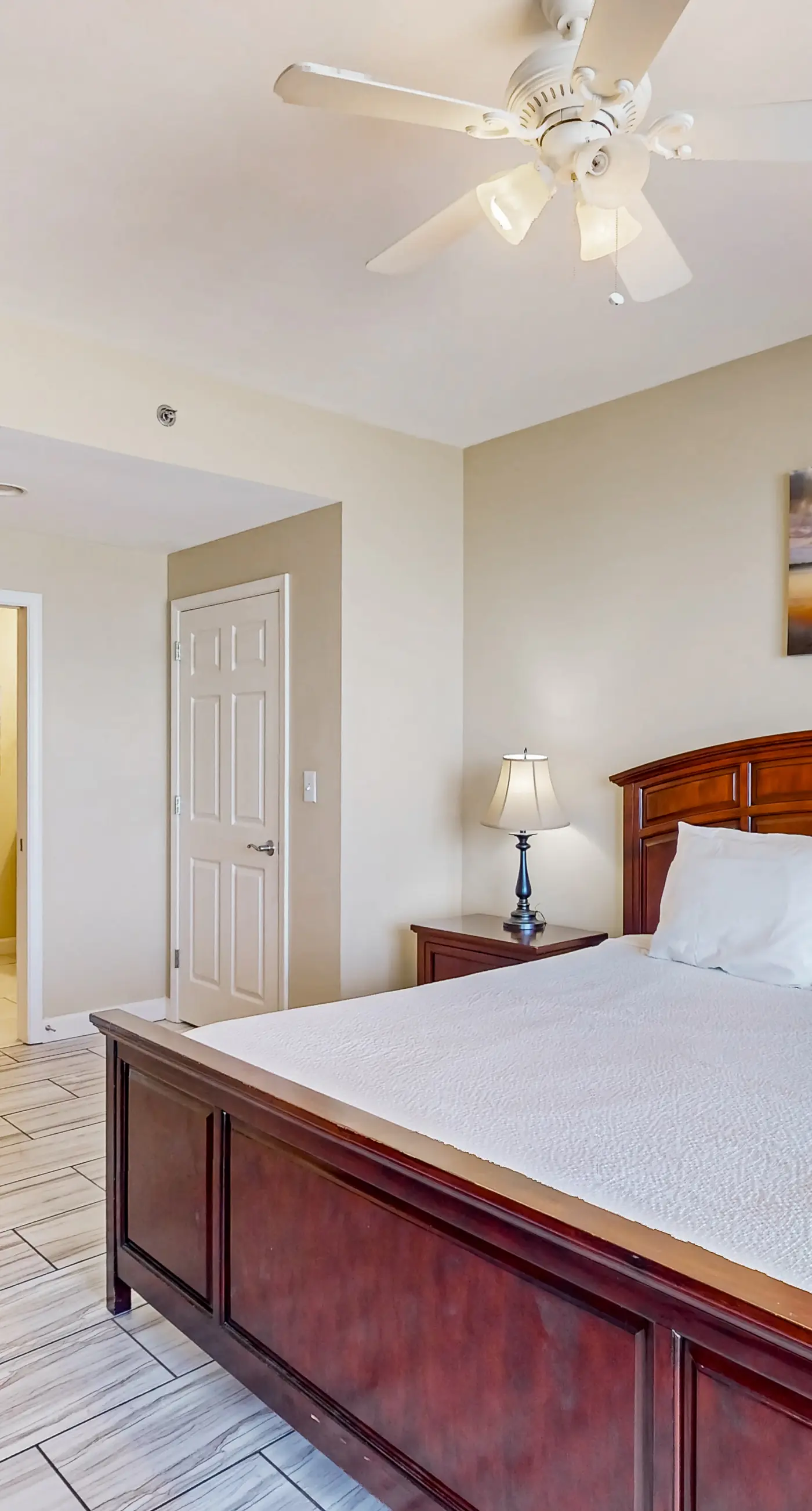 Convenient first-floor vacation suite with pool & hot tub access, free WiFi & AC