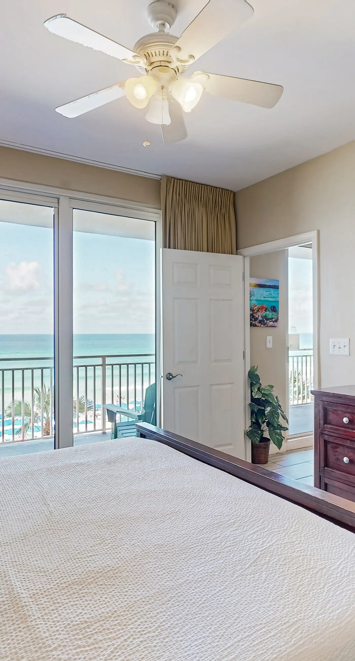 Convenient first-floor vacation suite with pool & hot tub access, free WiFi & AC