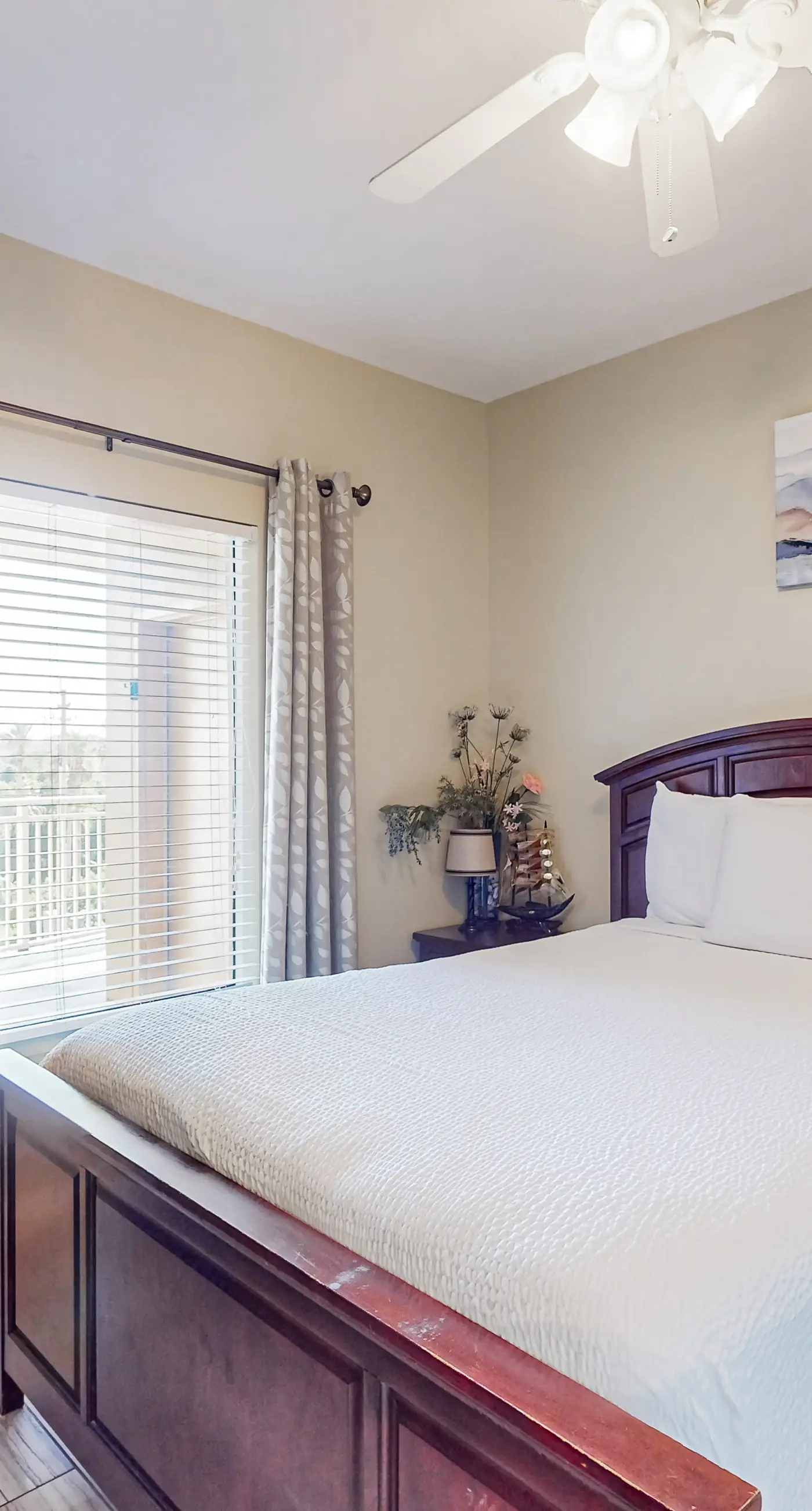 Convenient first-floor vacation suite with pool & hot tub access, free WiFi & AC