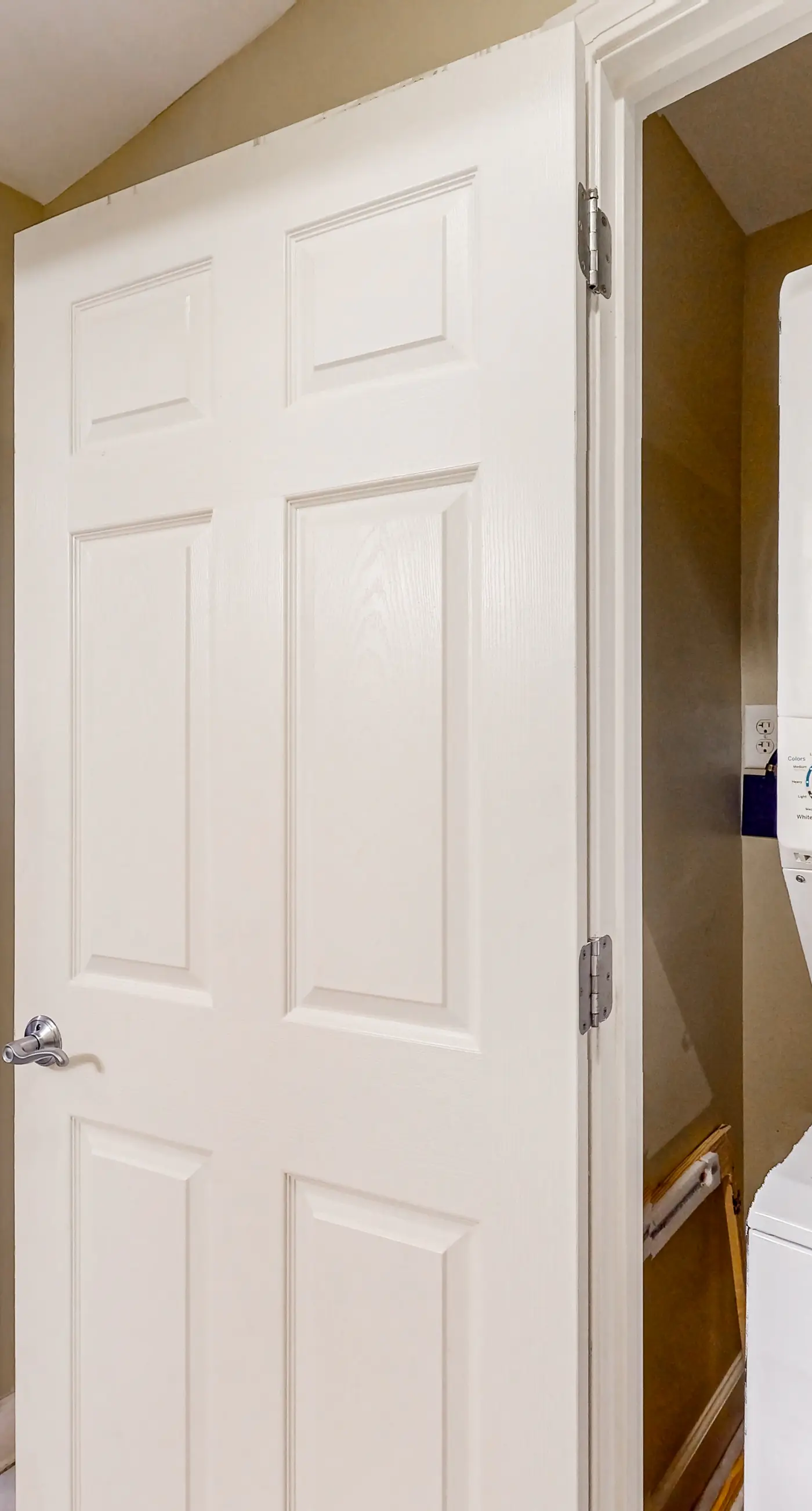 Convenient first-floor vacation suite with pool & hot tub access, free WiFi & AC