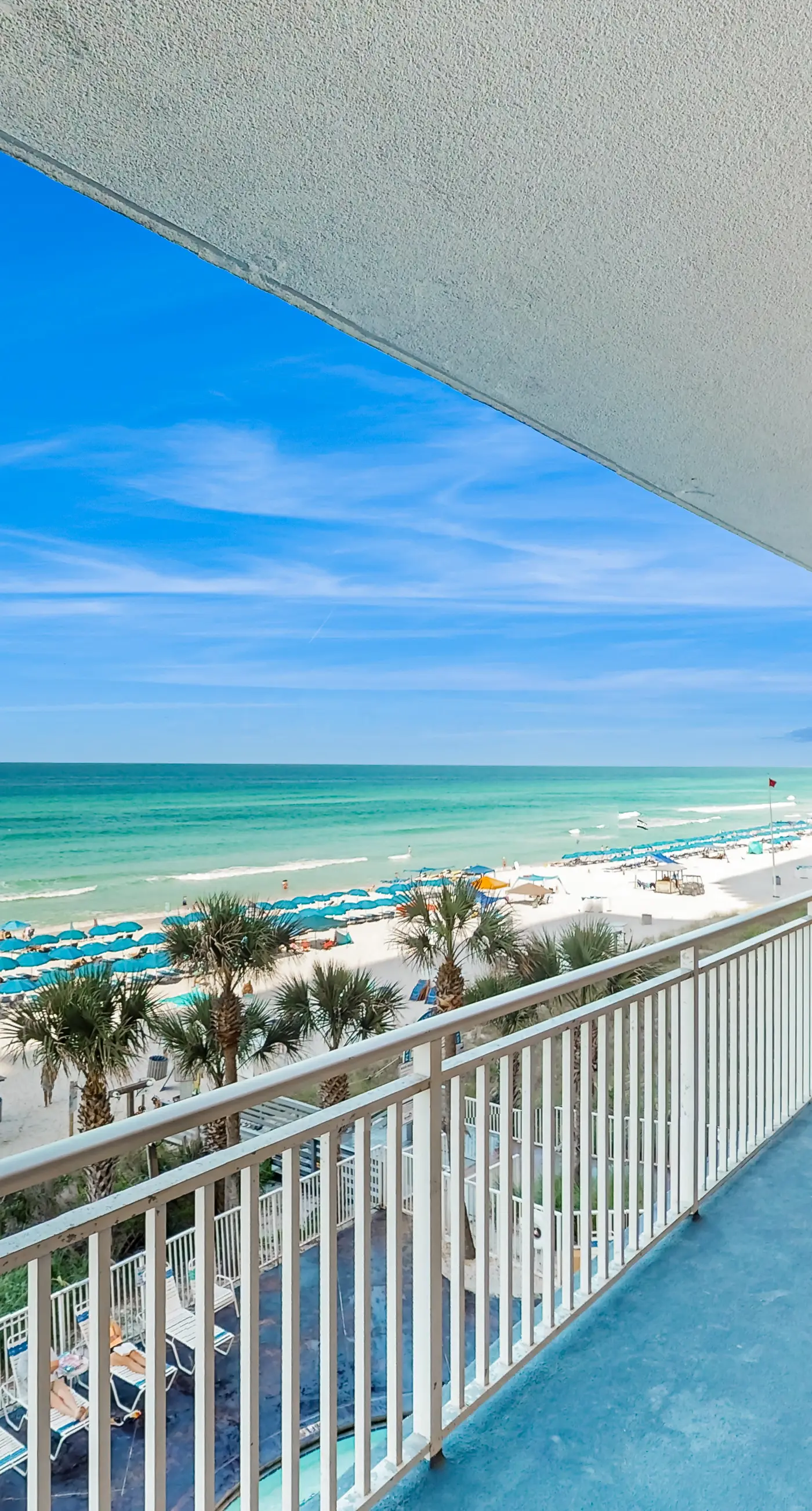 Convenient first-floor vacation suite with pool & hot tub access, free WiFi & AC