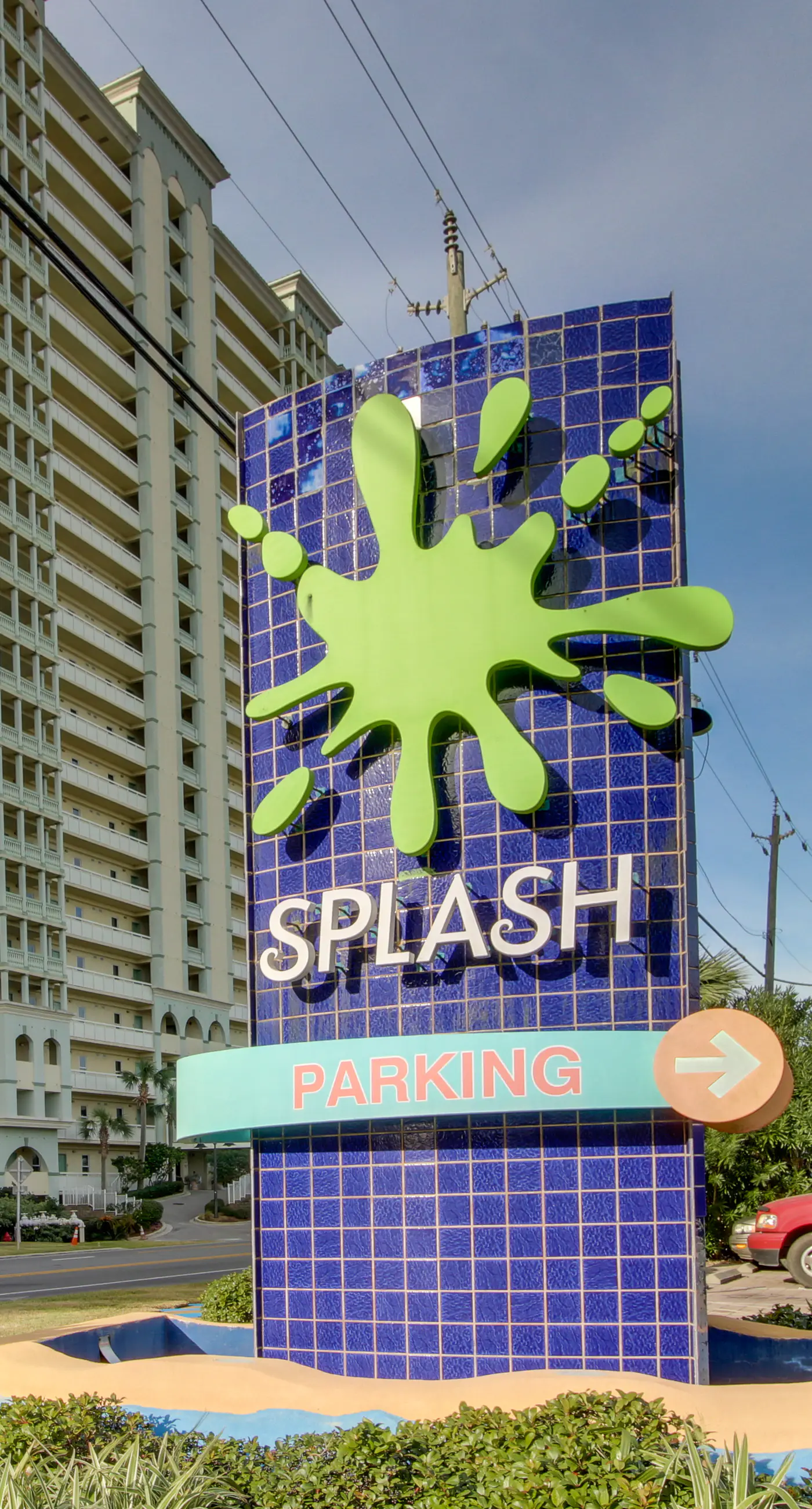 Convenient first-floor vacation suite with pool & hot tub access, free WiFi & AC