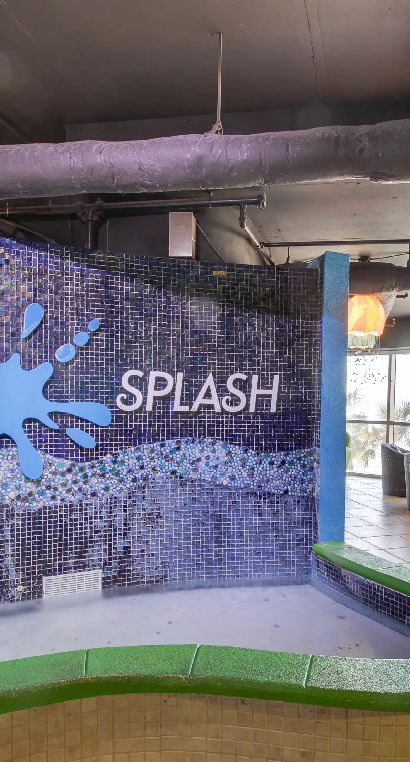 Convenient first-floor vacation suite with pool & hot tub access, free WiFi & AC