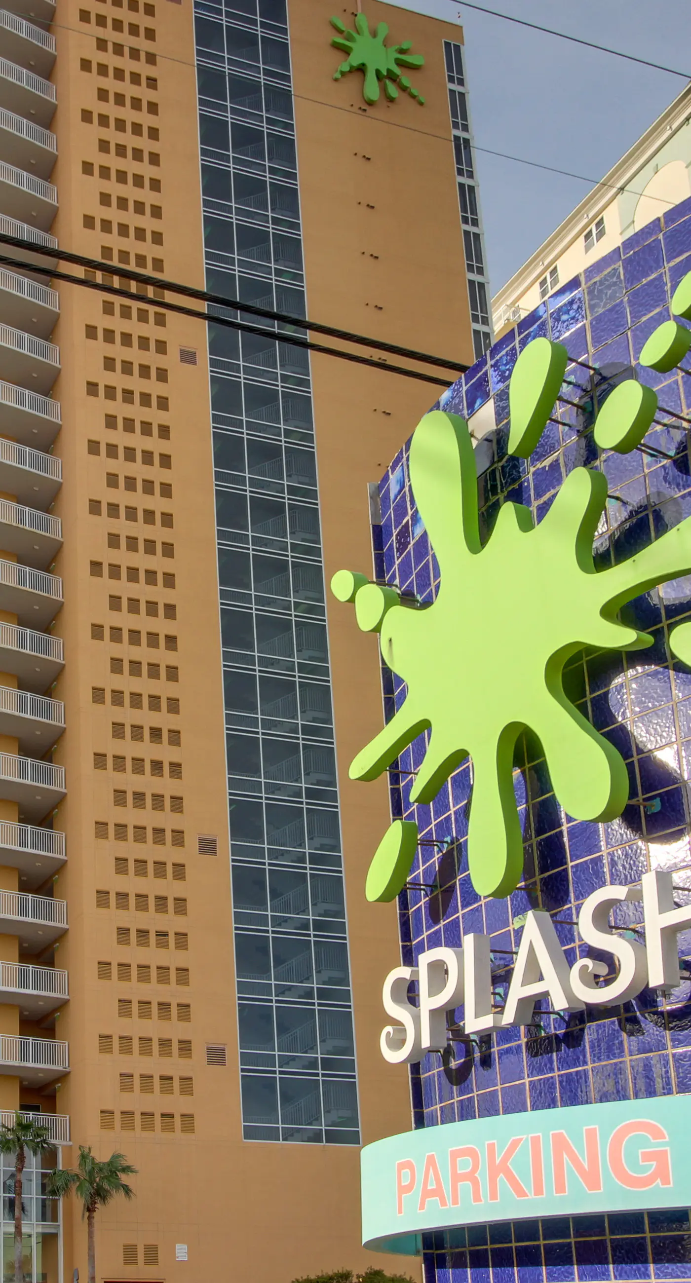 Convenient first-floor vacation suite with pool & hot tub access, free WiFi & AC