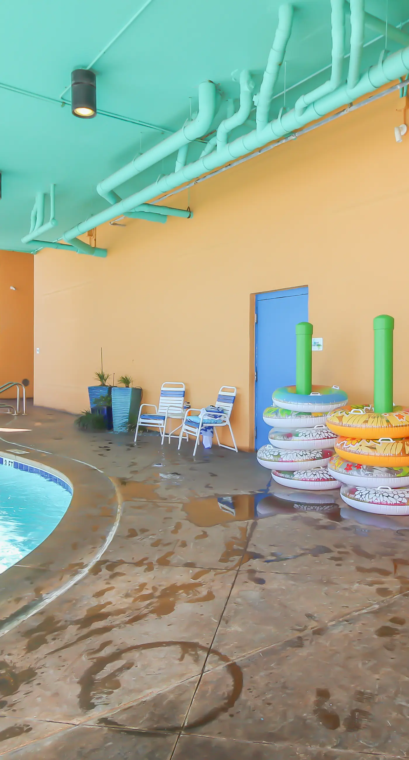 Convenient first-floor vacation suite with pool & hot tub access, free WiFi & AC
