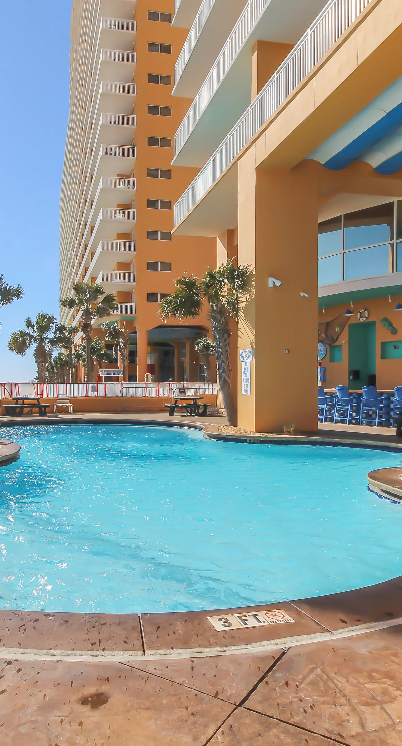 Convenient first-floor vacation suite with pool & hot tub access, free WiFi & AC