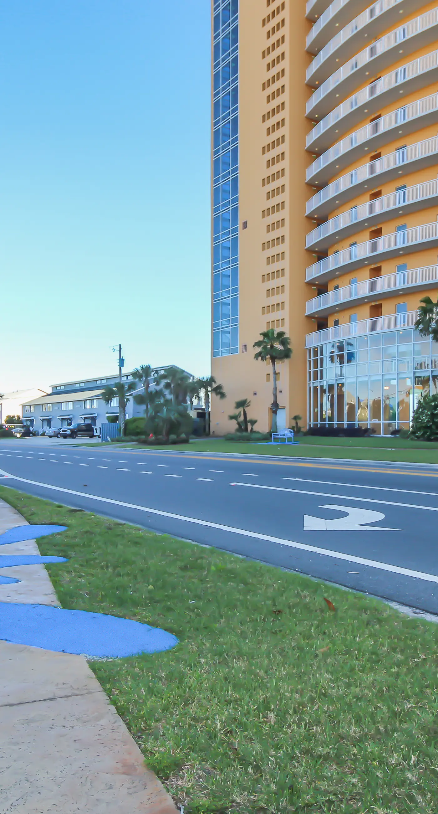 Convenient first-floor vacation suite with pool & hot tub access, free WiFi & AC