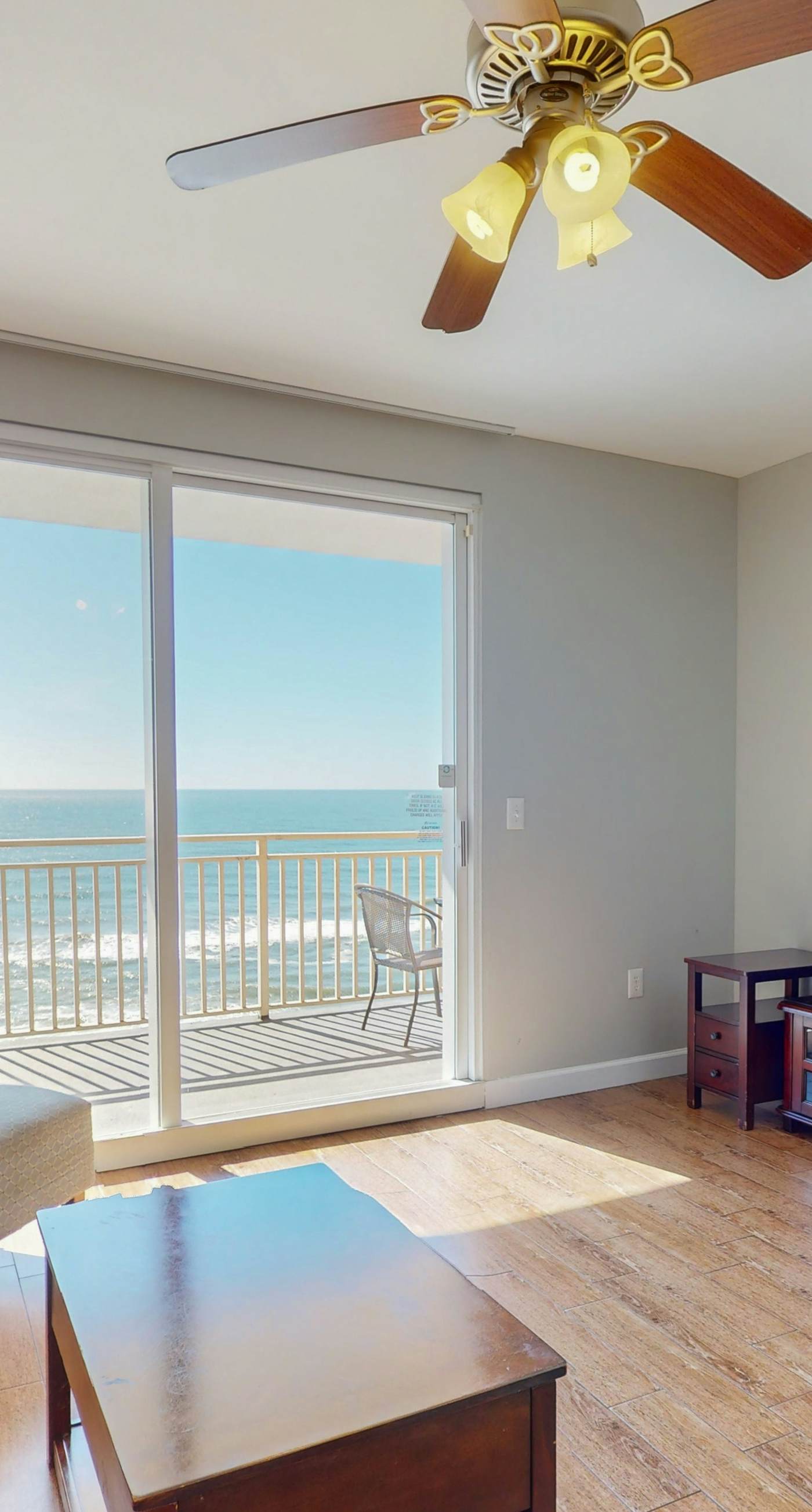 Beachfront condo with pool, lazy river, splash pad & hot tub