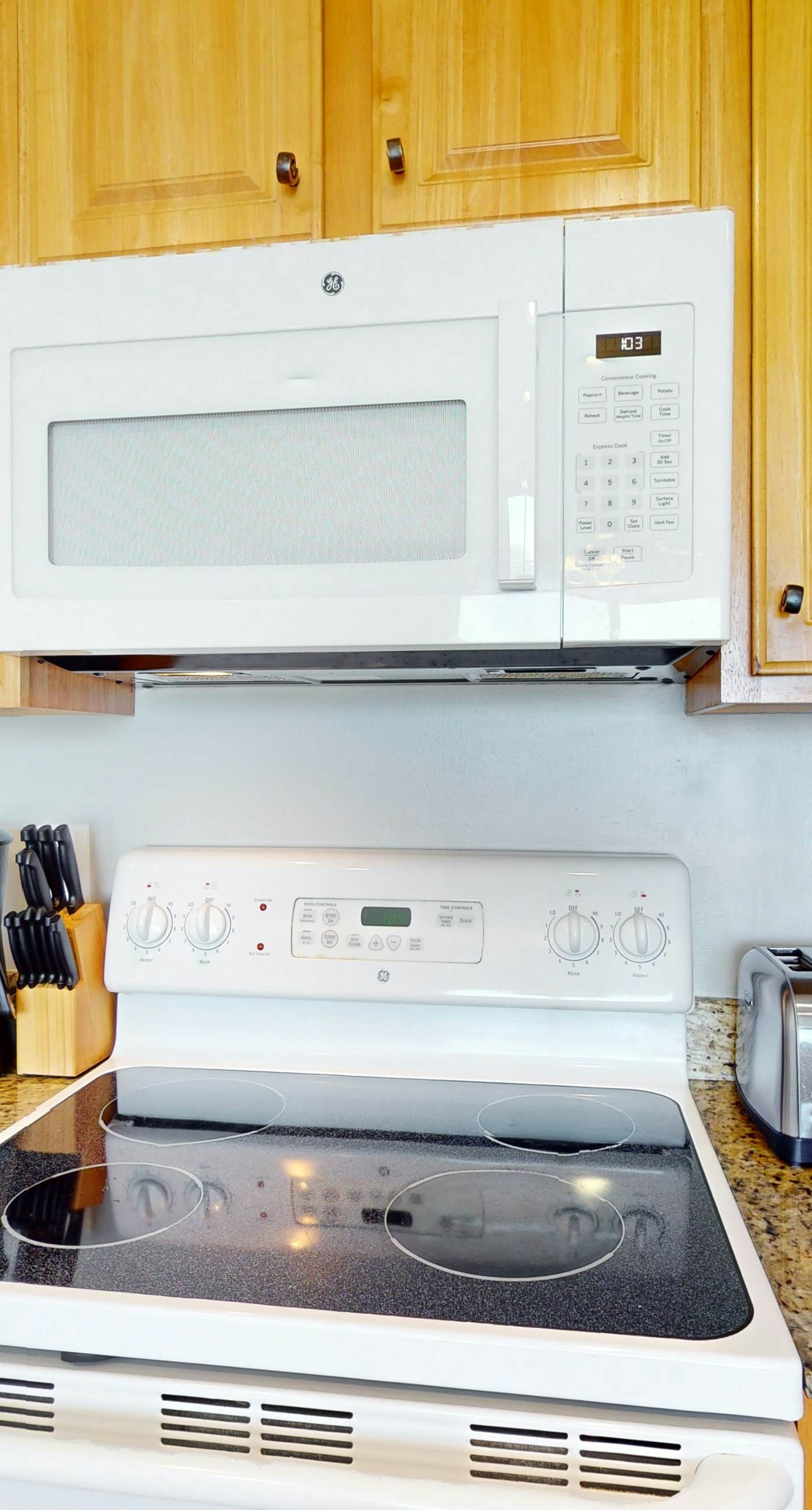 Beachfront condo with pool, lazy river, splash pad & hot tub