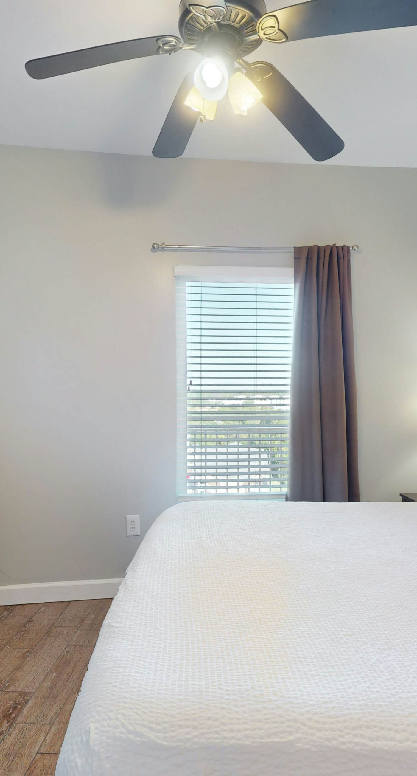 Beachfront condo with pool, lazy river, splash pad & hot tub