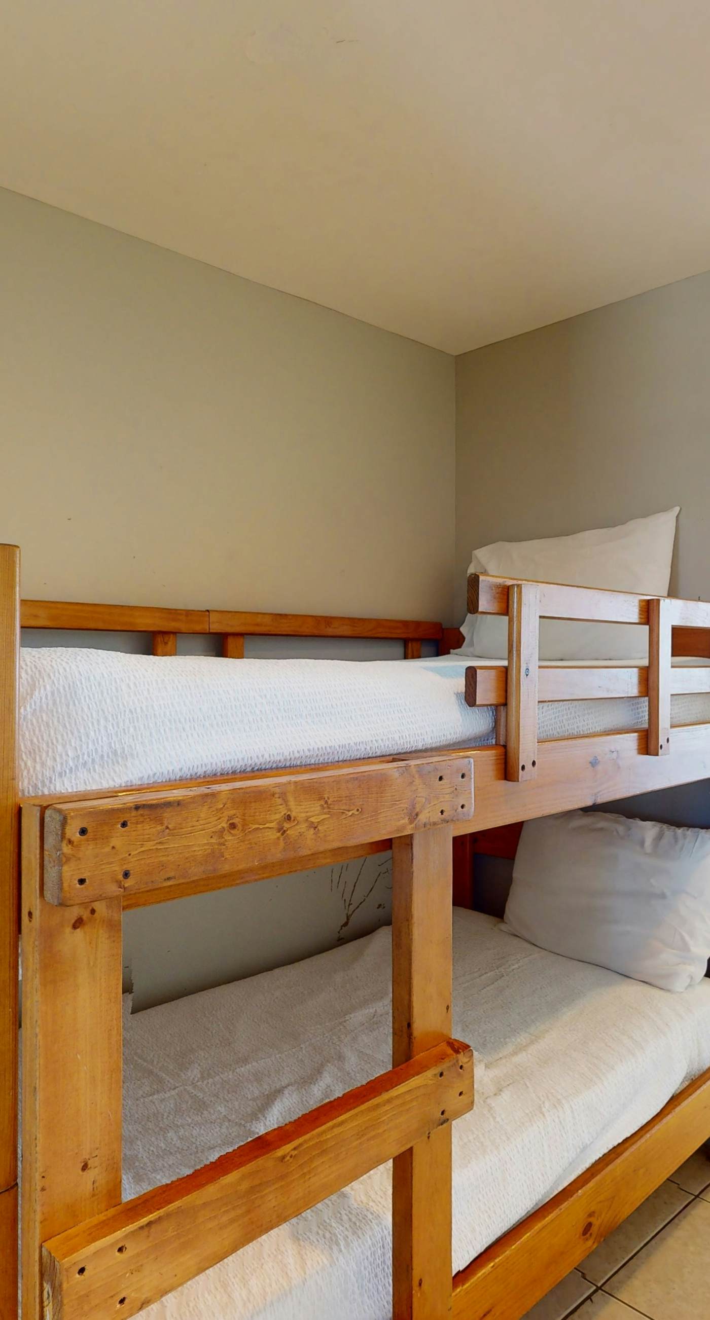 Beachfront condo with pool, lazy river, splash pad & hot tub