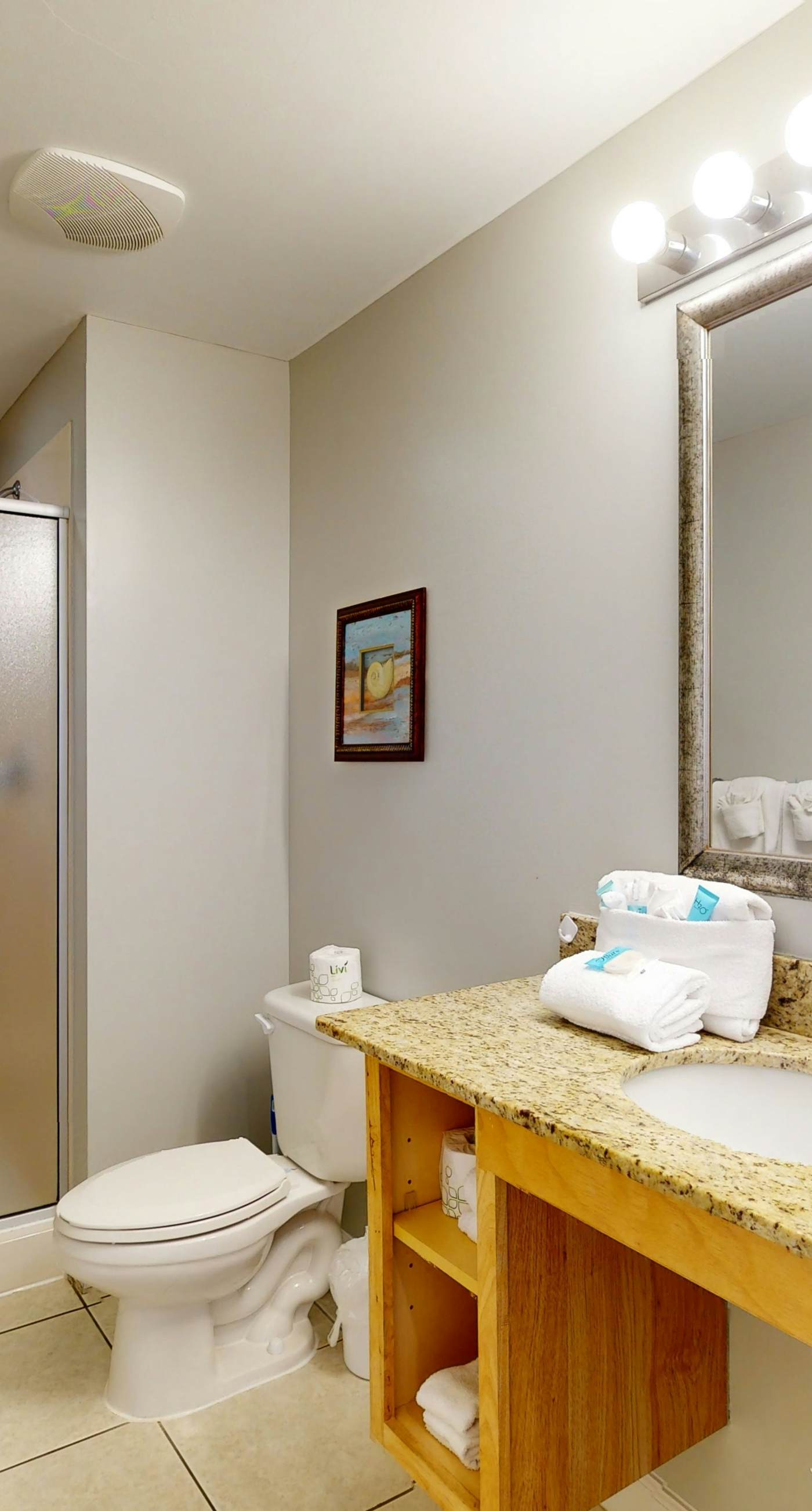 Beachfront condo with pool, lazy river, splash pad & hot tub