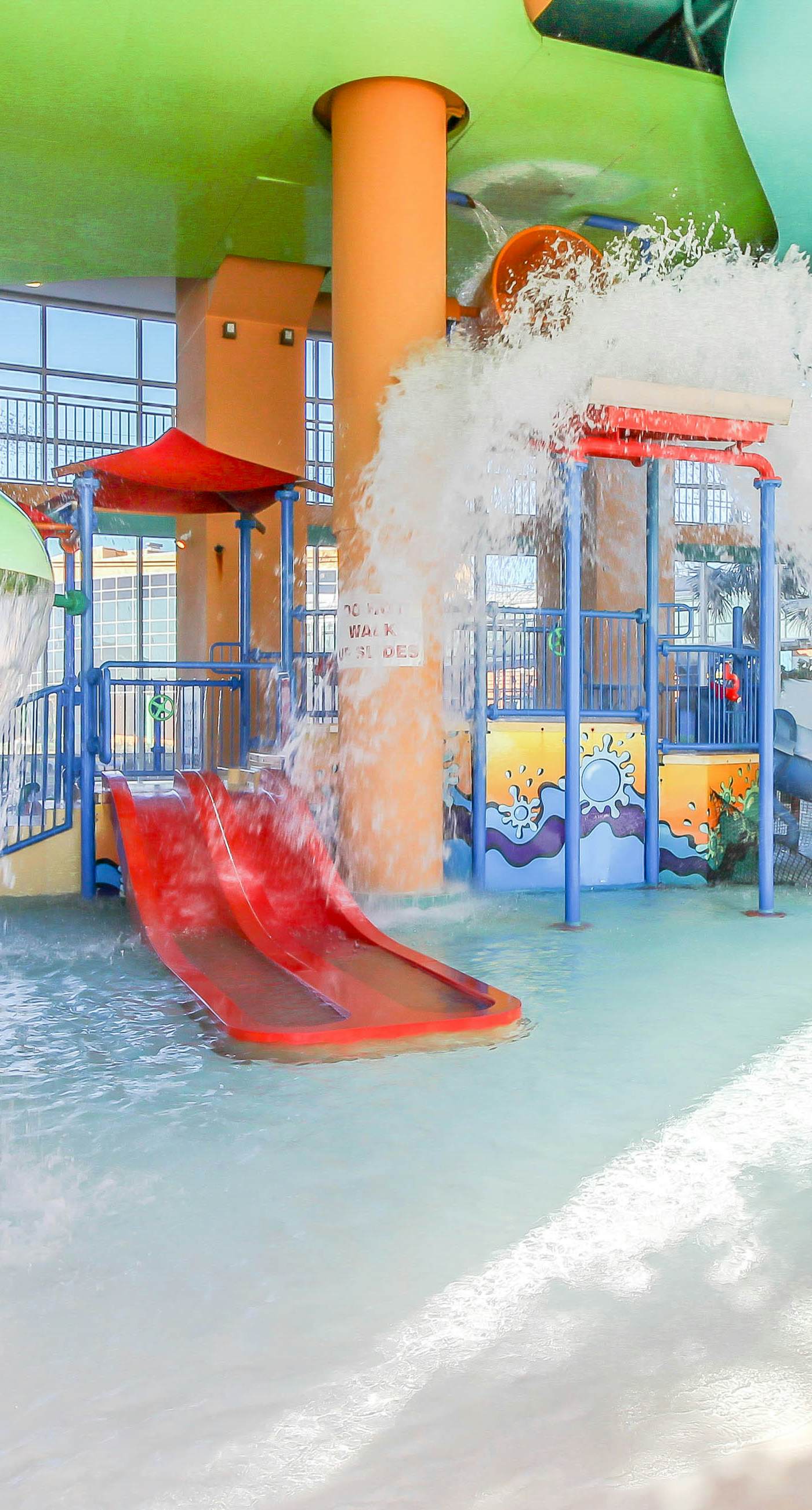 Beachfront condo with pool, lazy river, splash pad & hot tub