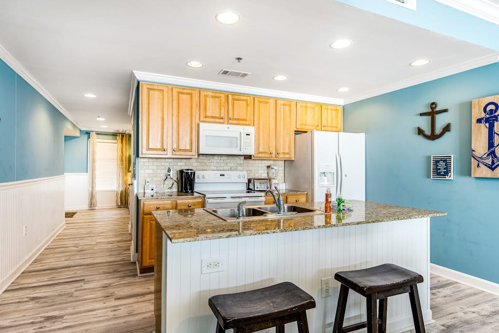 Oceanfront condo with ocean view, pool & hot tub, fast WiFi, and W/D