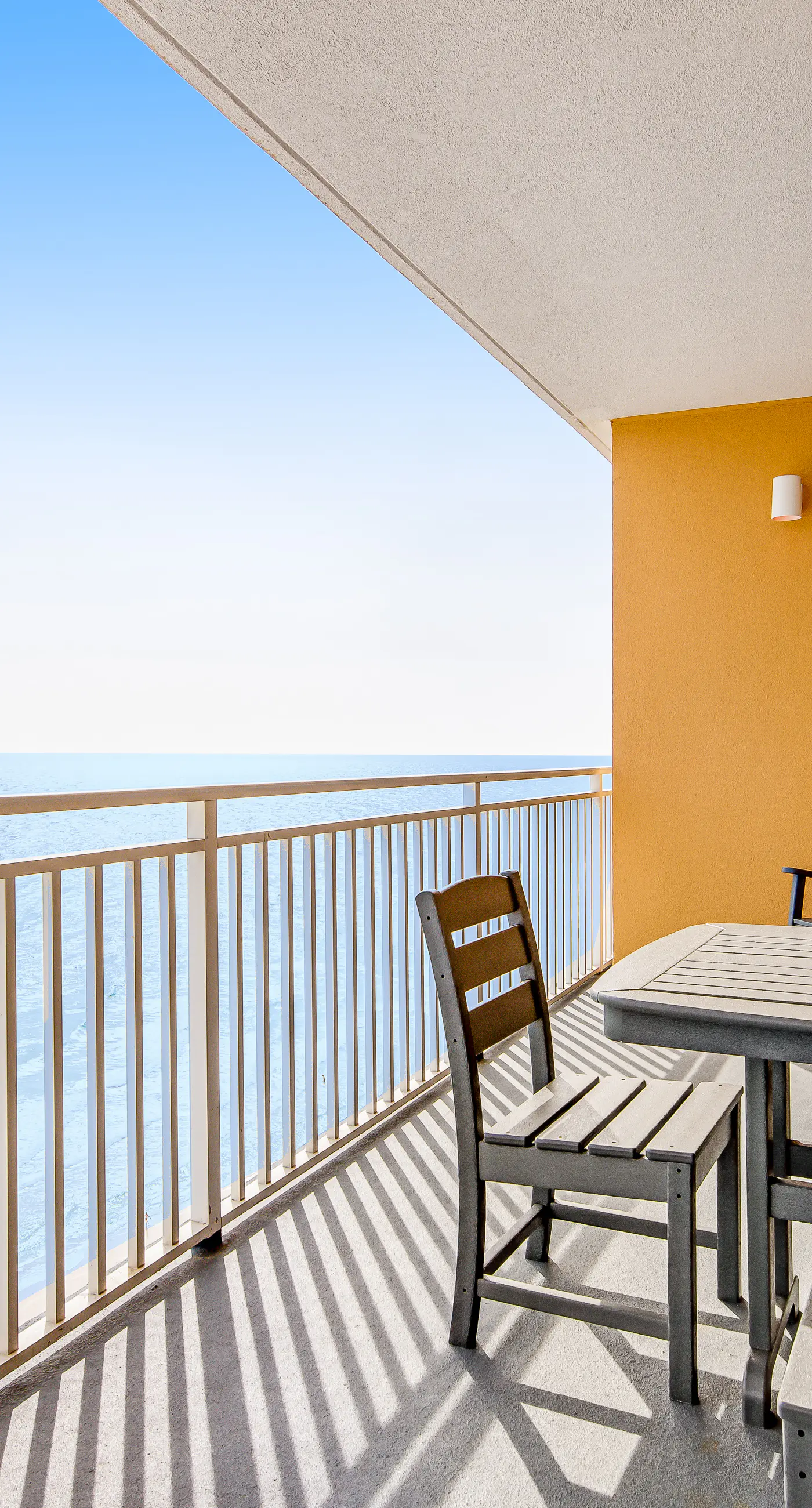 16th-floor oceanfront condo with pools & hot tub, ocean view, W/D & WiFi