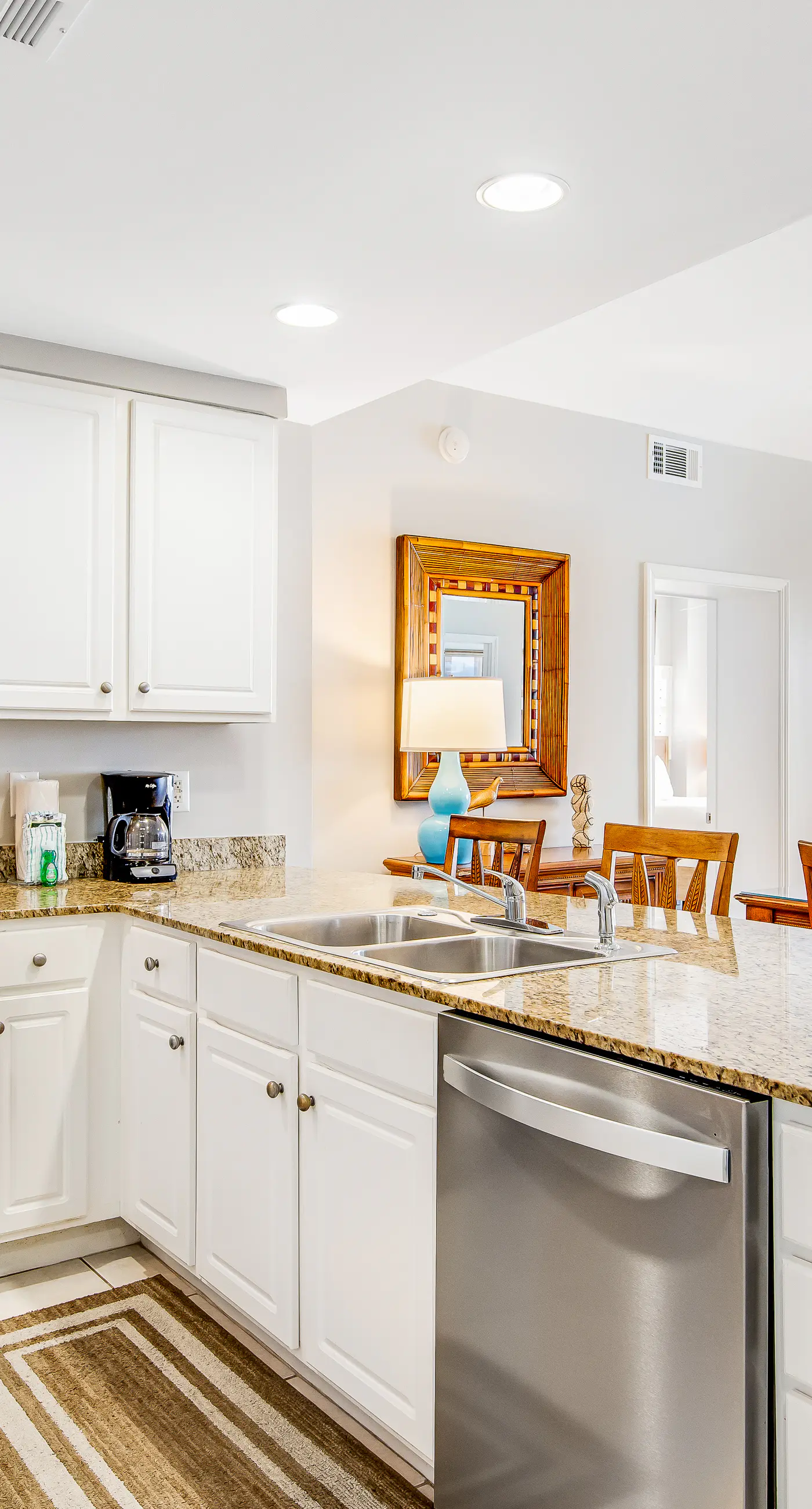 16th-floor oceanfront condo with pools & hot tub, ocean view, W/D & WiFi