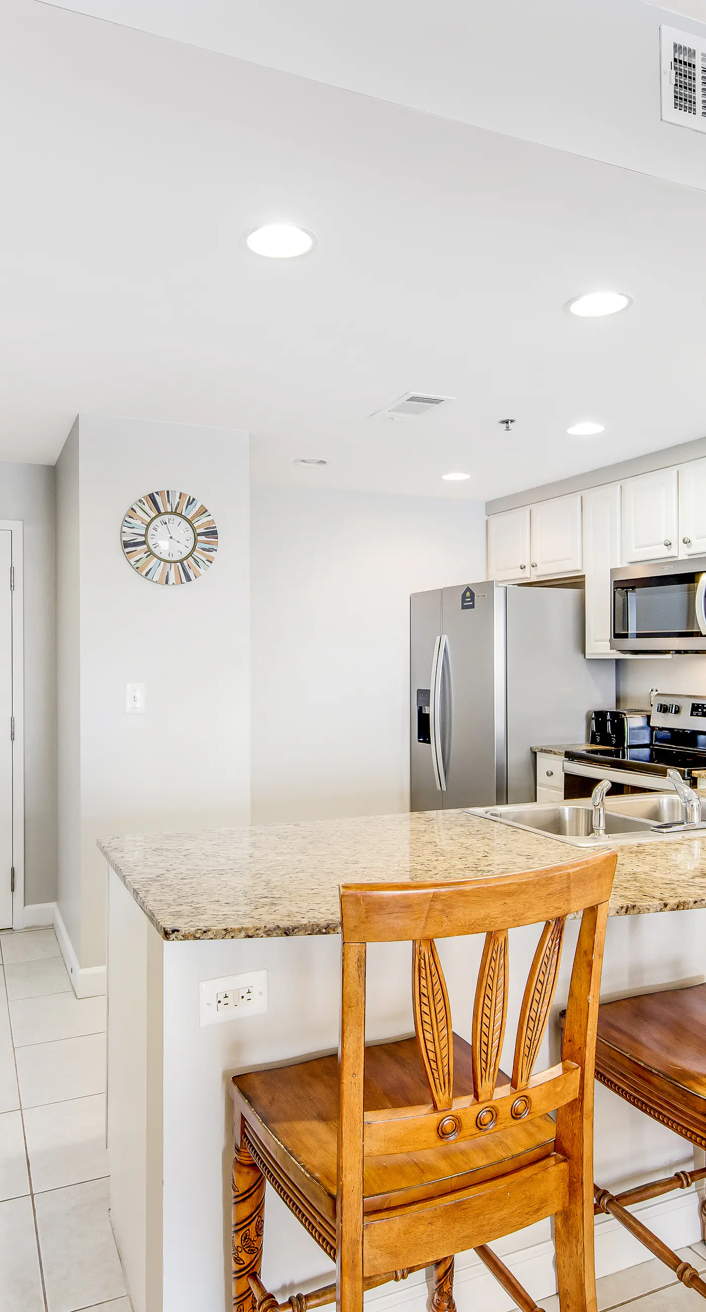 16th-floor oceanfront condo with pools & hot tub, ocean view, W/D & WiFi