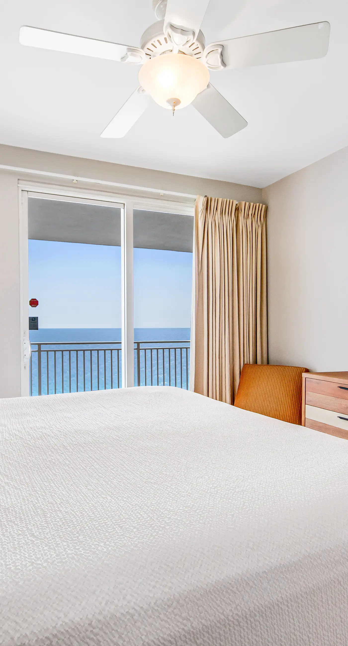 16th-floor oceanfront condo with pools & hot tub, ocean view, W/D & WiFi