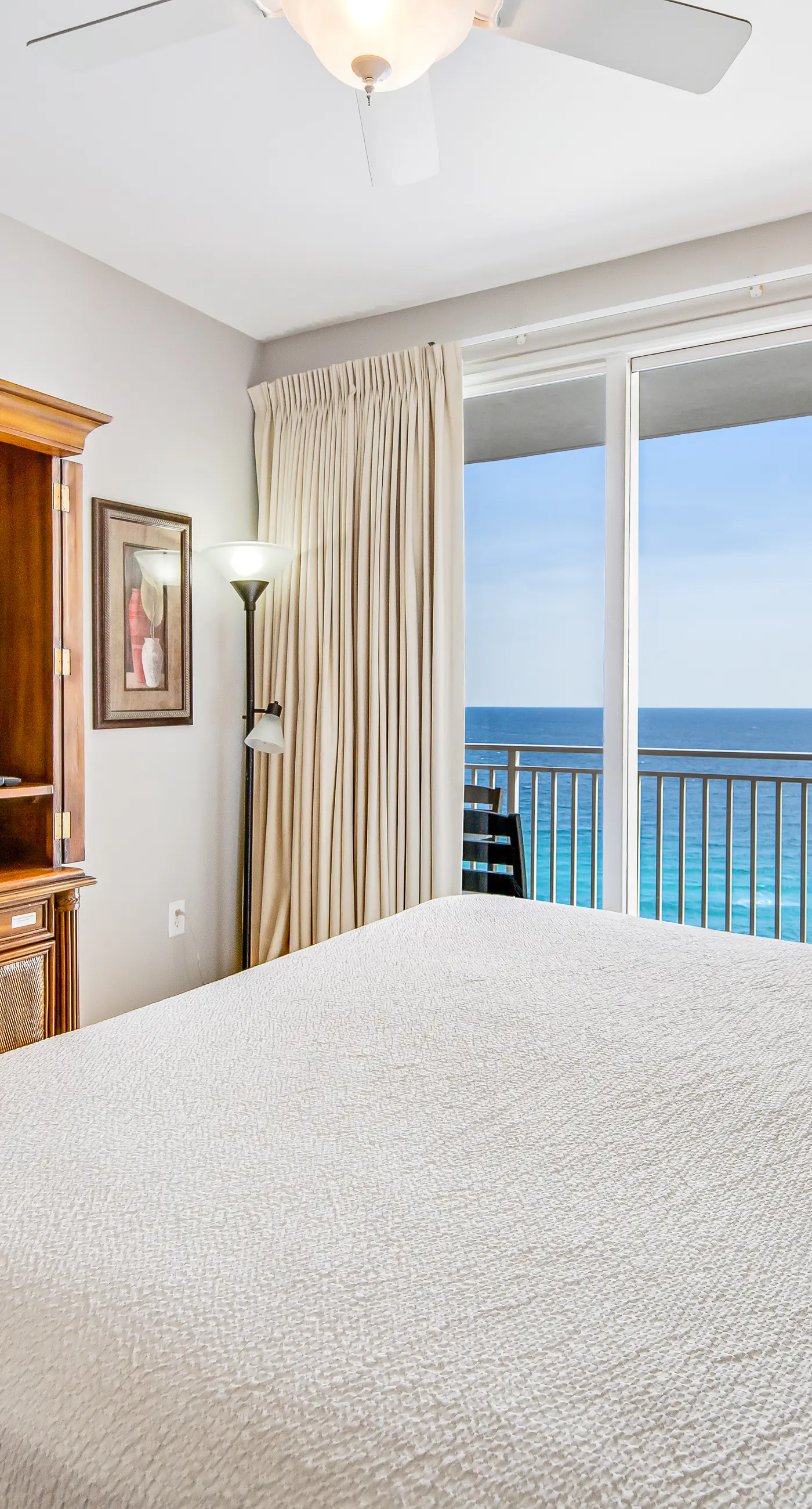 16th-floor oceanfront condo with pools & hot tub, ocean view, W/D & WiFi