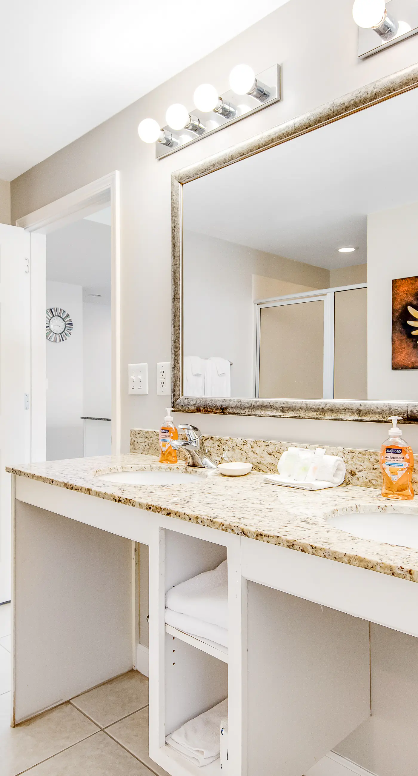 16th-floor oceanfront condo with pools & hot tub, ocean view, W/D & WiFi