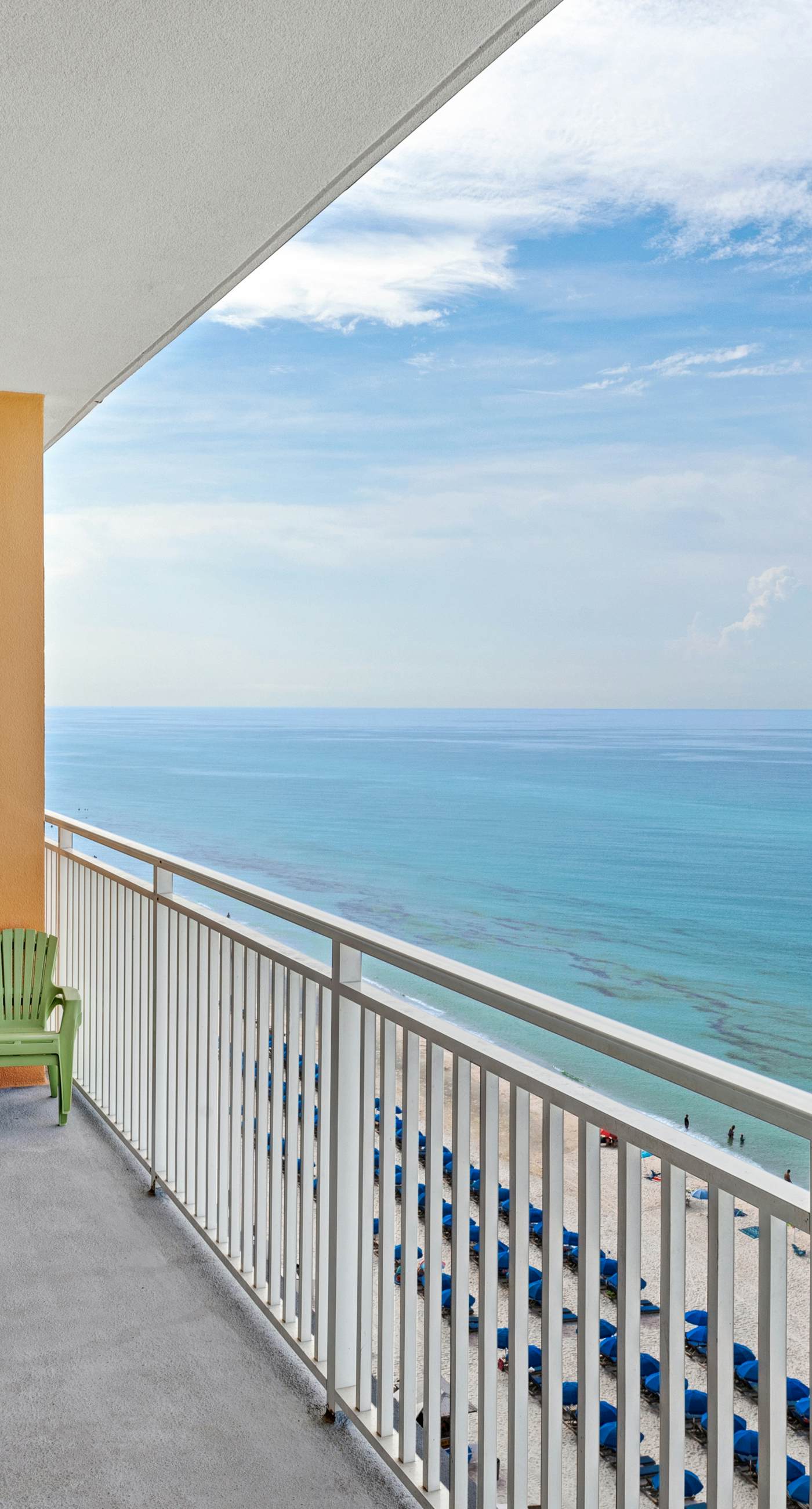 Gulf front condo with resort amenities, snack bar, and Lazy River
