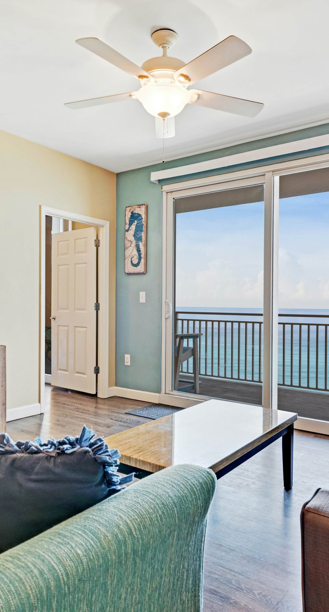 Gulf front condo with resort amenities, snack bar, and Lazy River