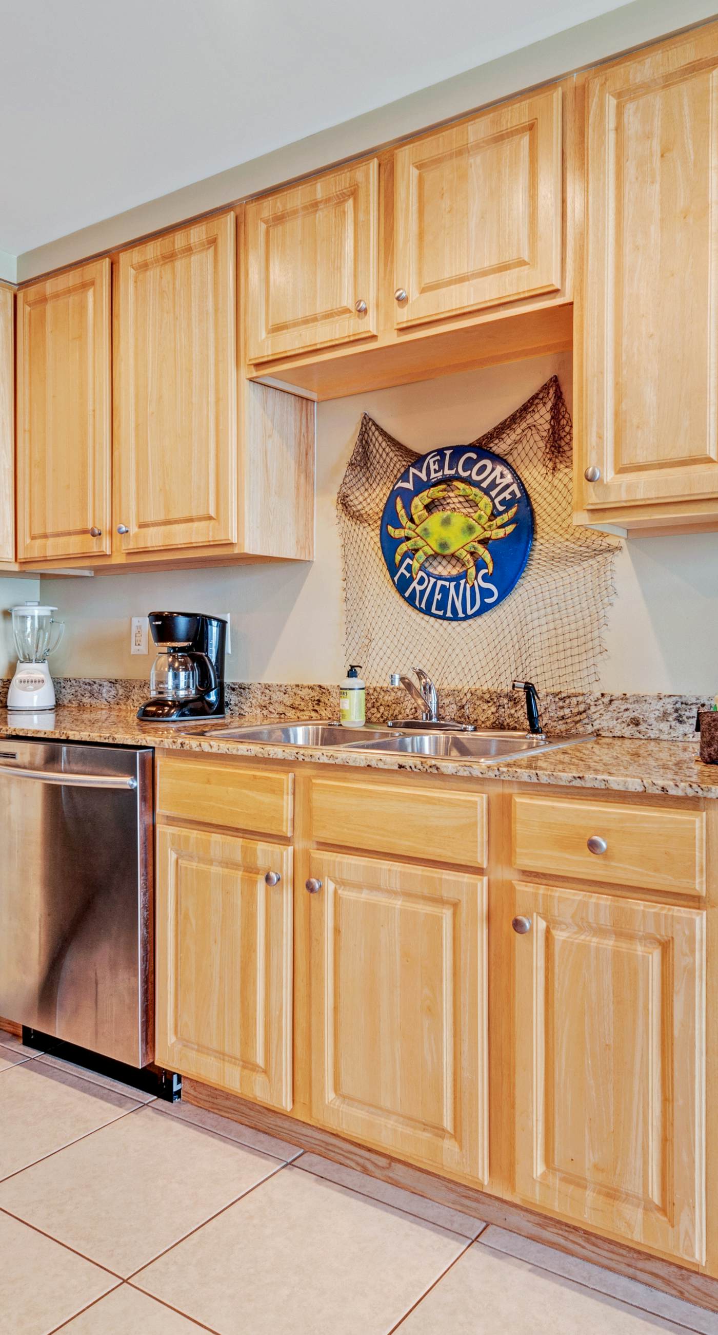 Gulf front condo with resort amenities, snack bar, and Lazy River