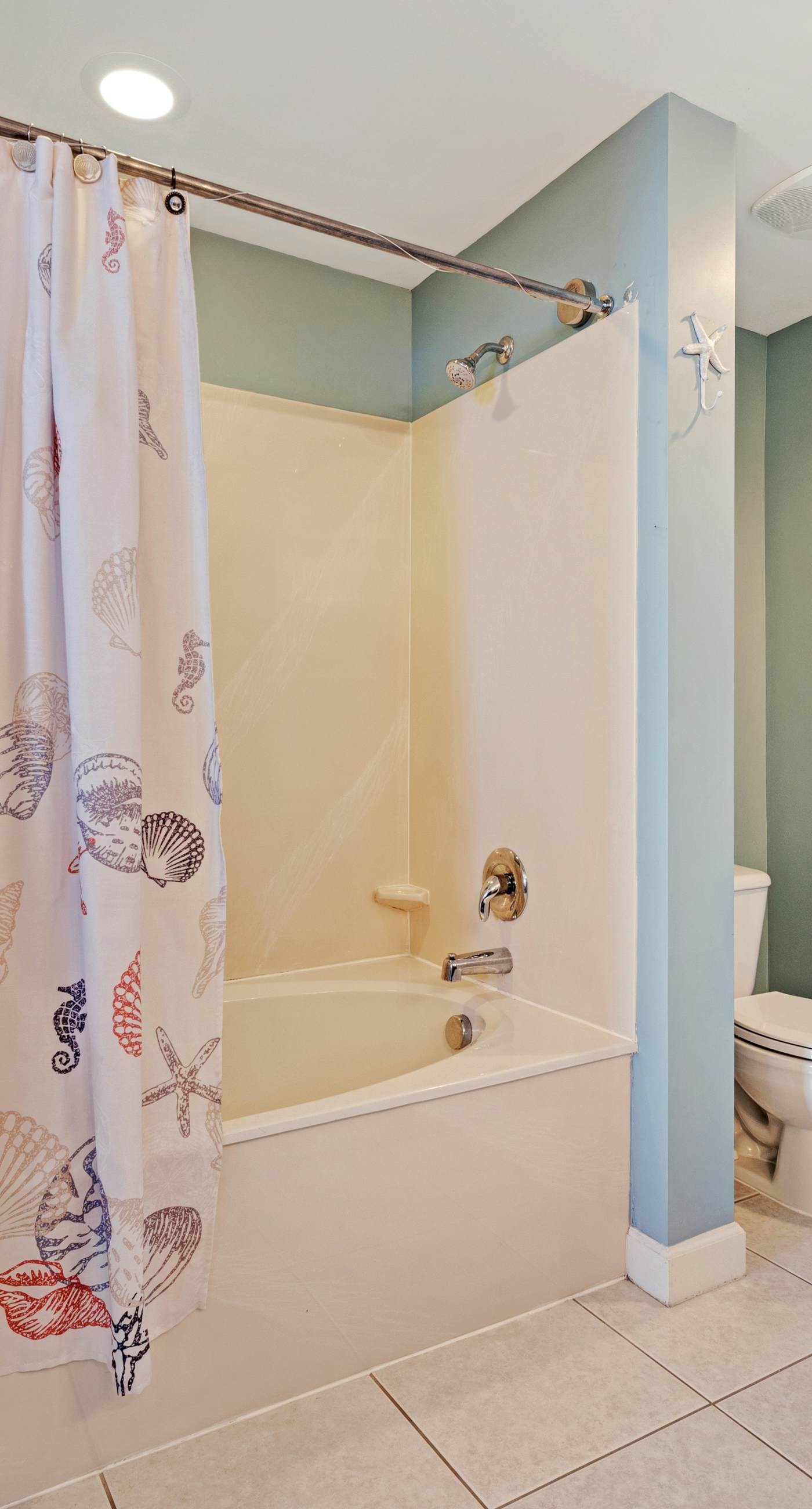 Gulf front condo with resort amenities, snack bar, and Lazy River