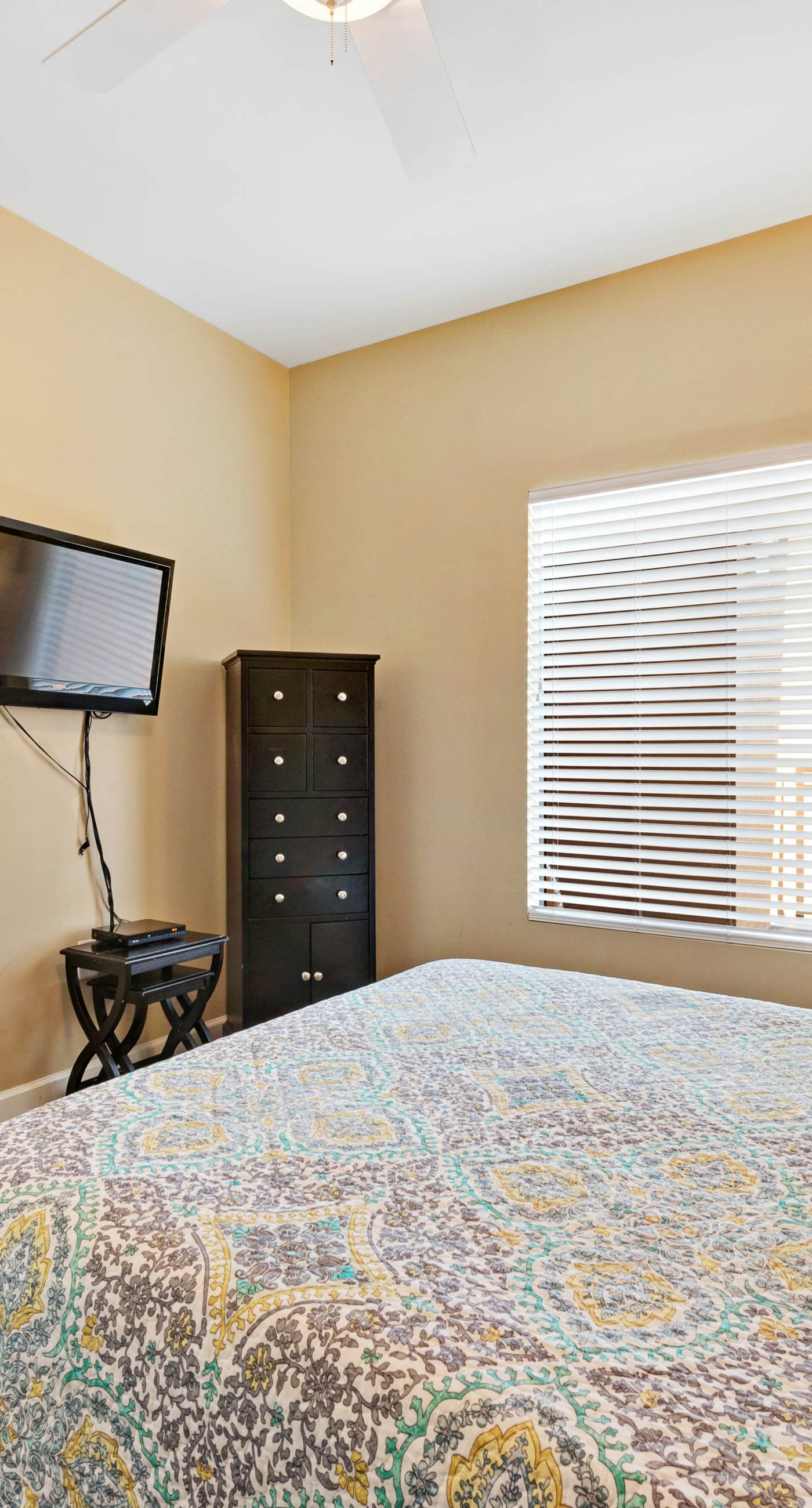 Gulf front condo with resort amenities, snack bar, and Lazy River