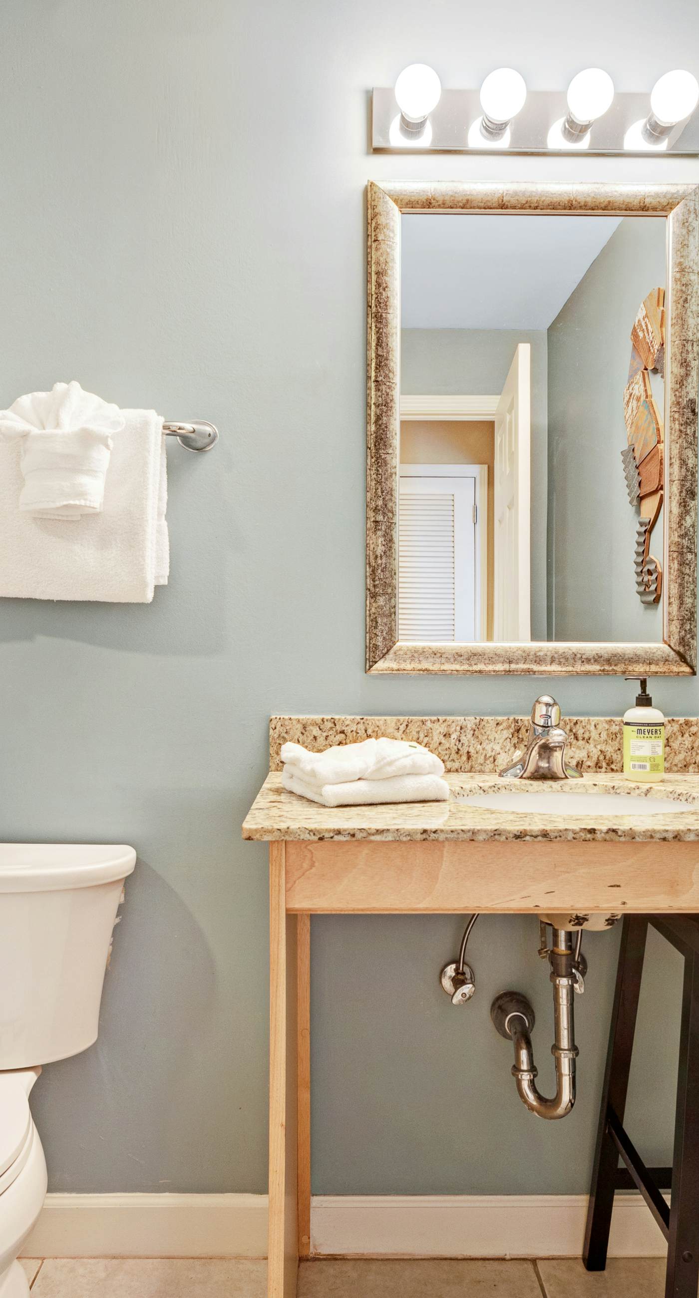 Gulf front condo with resort amenities, snack bar, and Lazy River