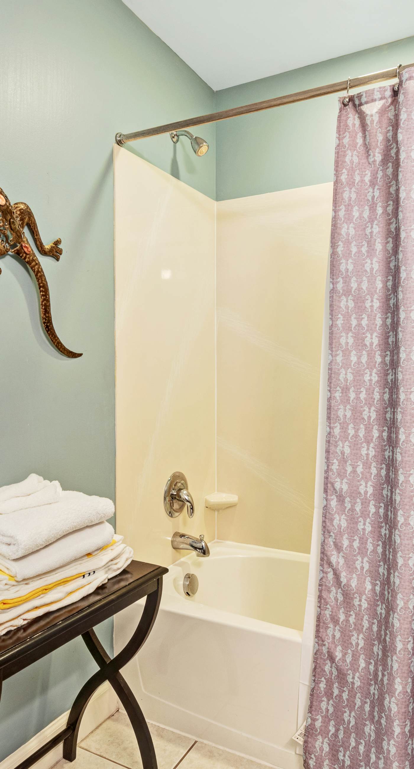 Gulf front condo with resort amenities, snack bar, and Lazy River